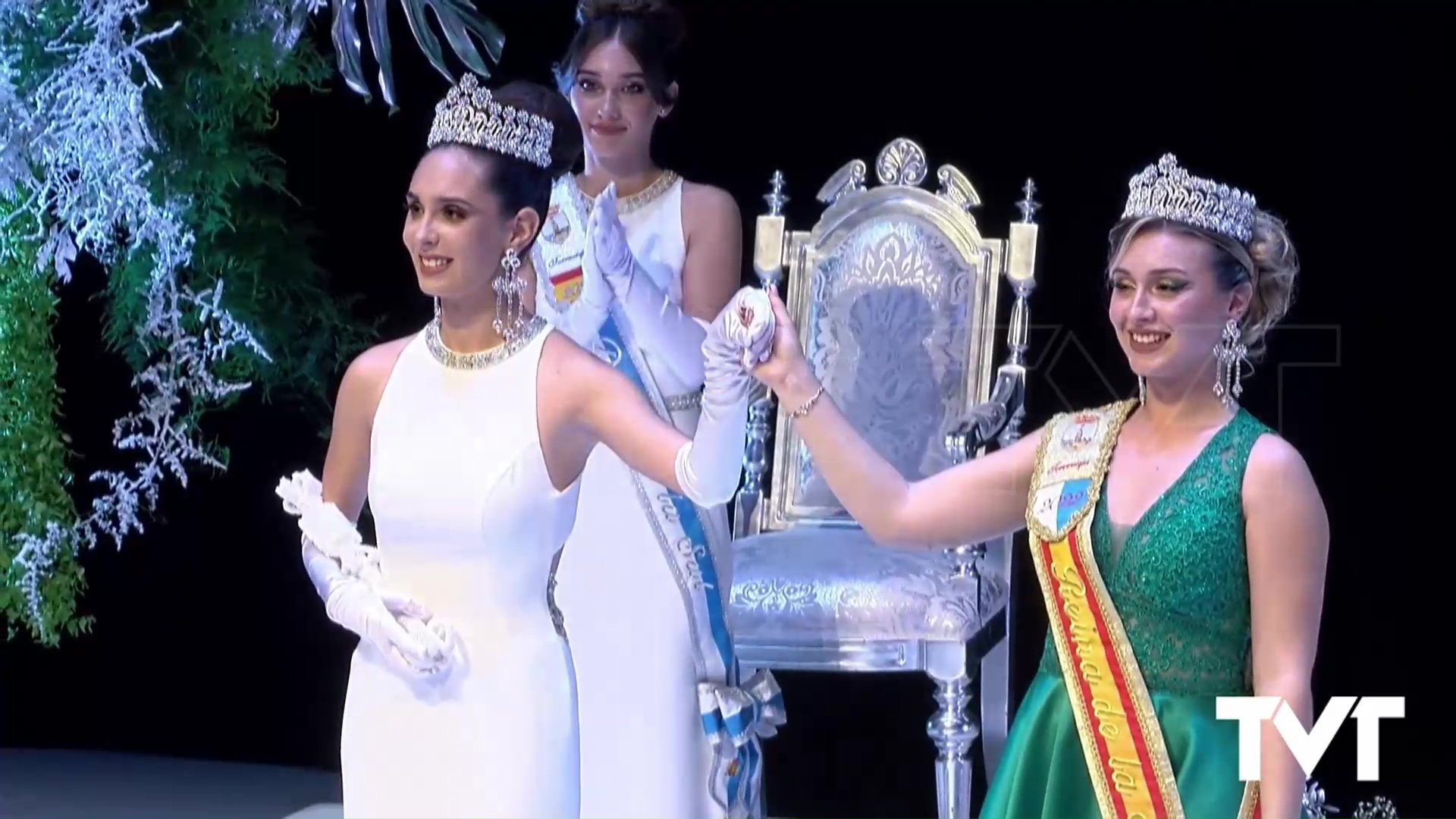 Imagen de Torrevieja estrena su nueva Corte Salinera con Mireya Hernández como Reina de la Sal