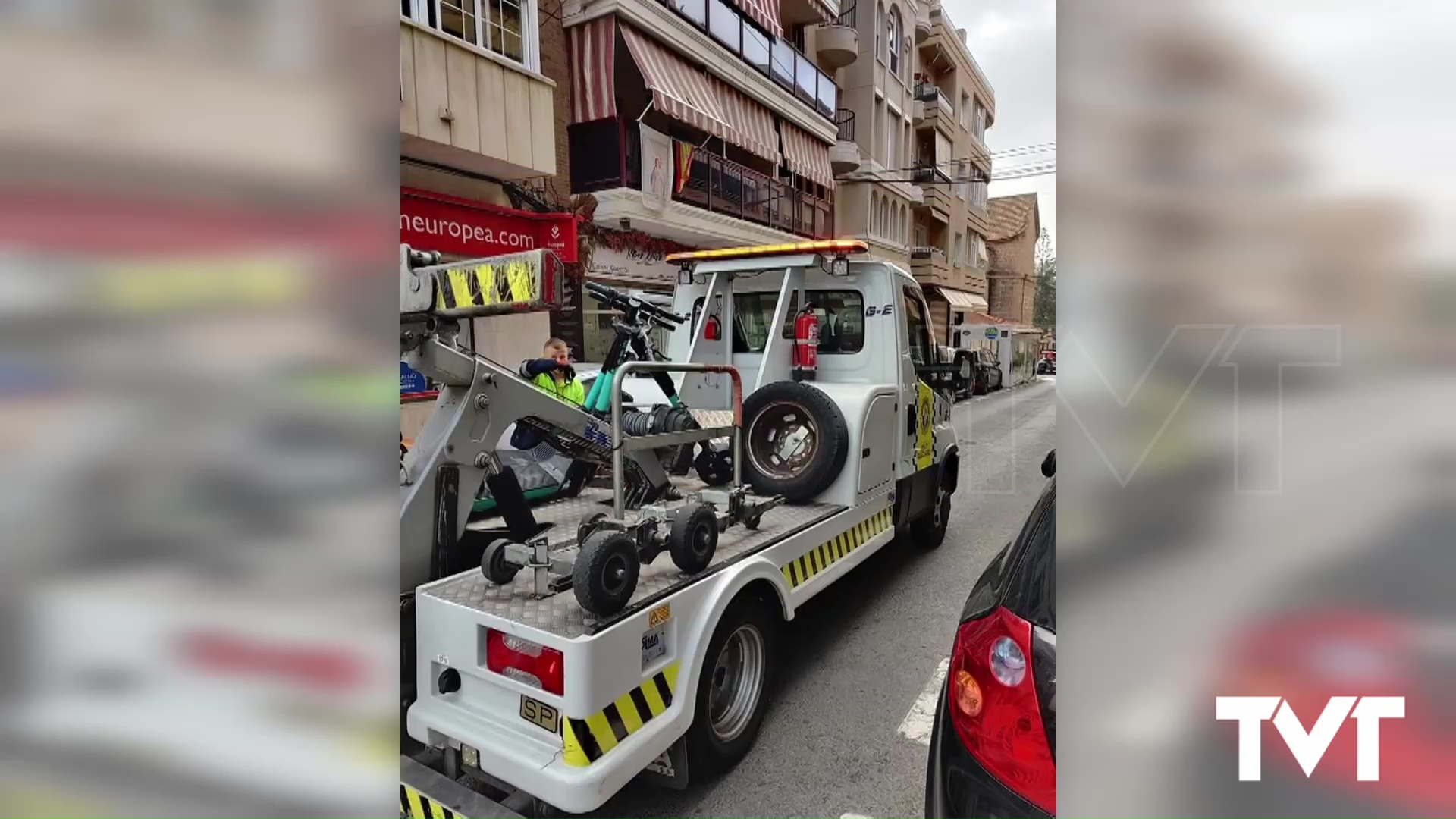 Imagen de Policía Local retira patinetes de la vía pública que incumplían con la ordenanza municipal