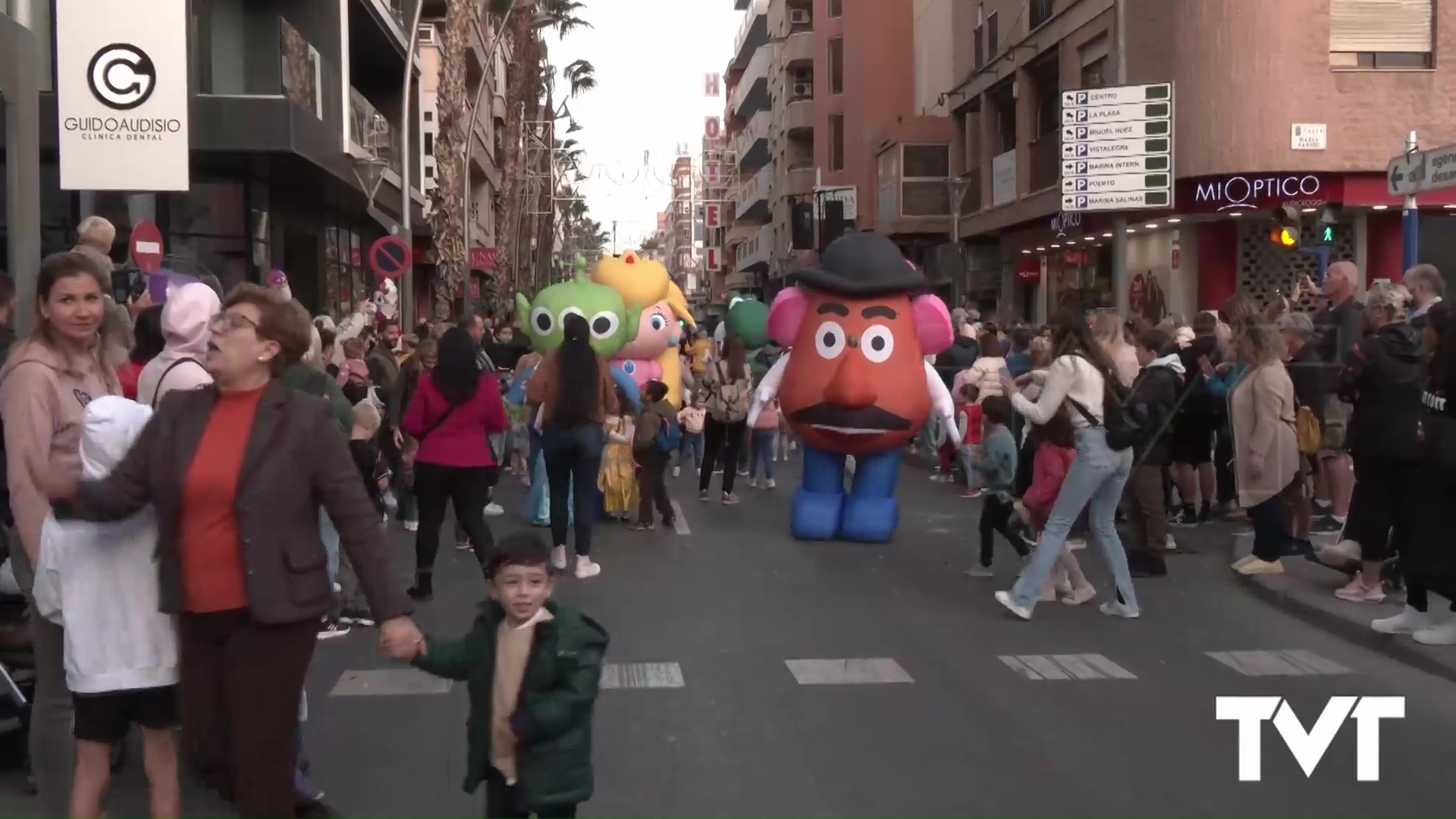 Imagen de Torrevieja celebró un gran desfile infantil repleto de fantasía y los personajes más queridos por los niños