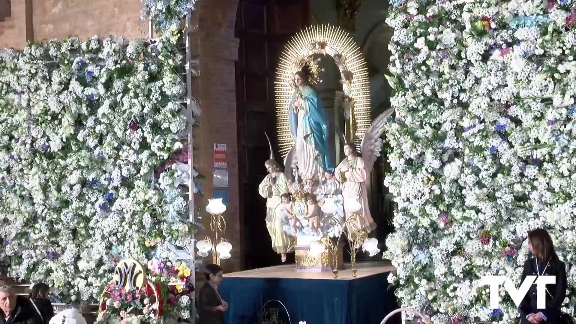 Imagen de La Purísima recibe la mayor muestra de devoción del pueblo de Torrevieja durante la ofrenda floral 