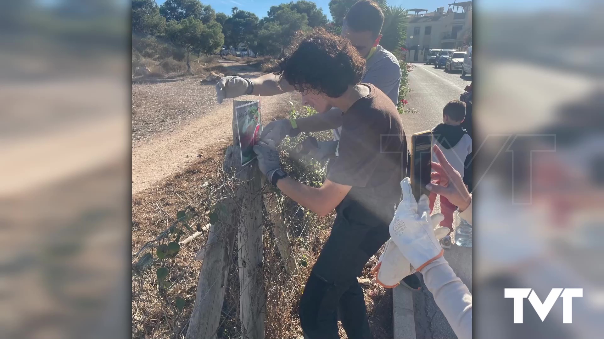 Imagen de Faunatura junto a voluntarios protagonizan una jornada de restauración en el Parque natural 
