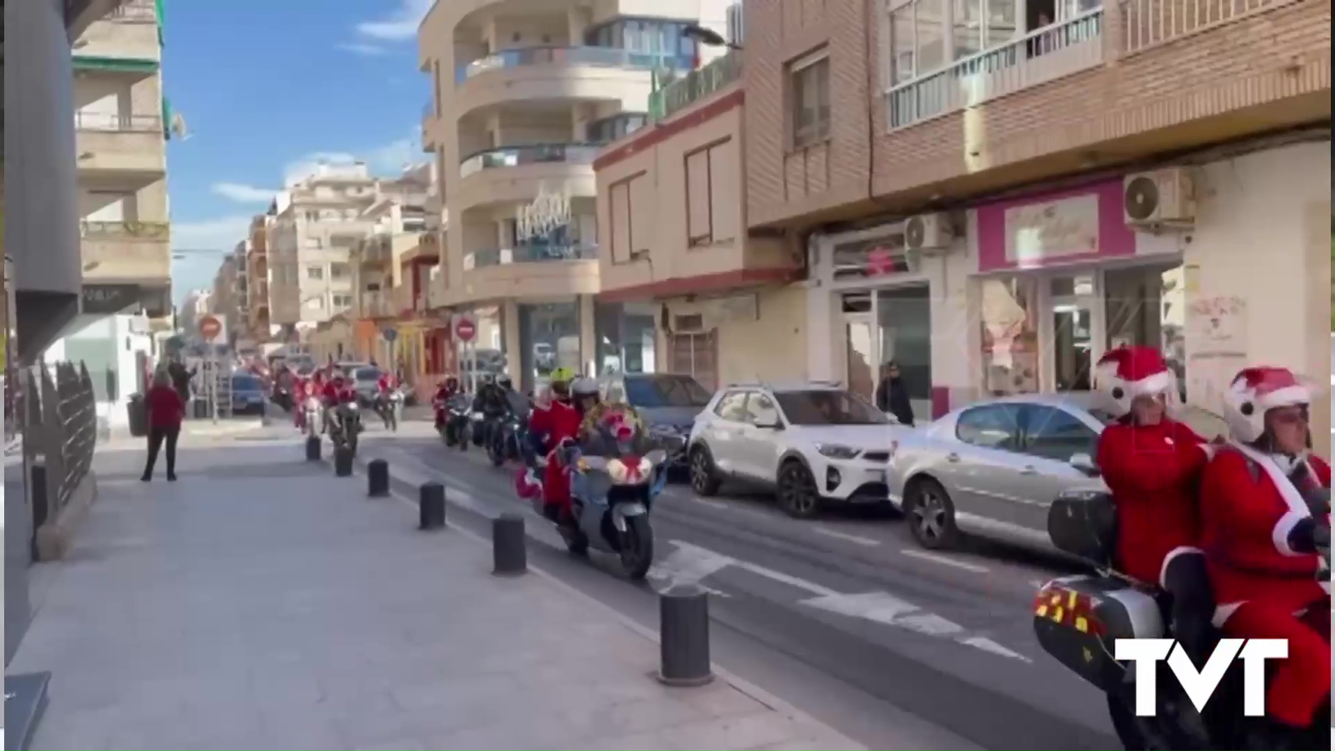 Imagen de Una marea de «Papás Noel» en moto invaden la ciudad 