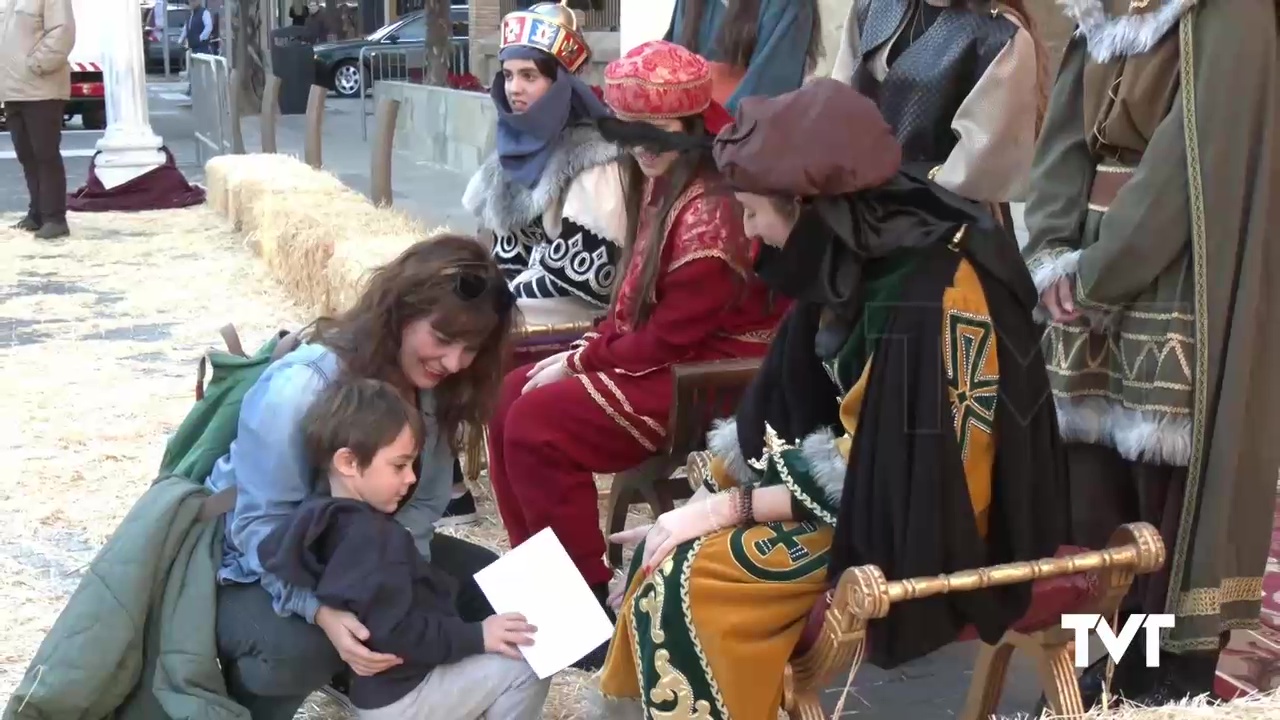 Imagen de Los Pajes Reales recibieron a cientos de niños con sus Cartas para Los Reyes Magos