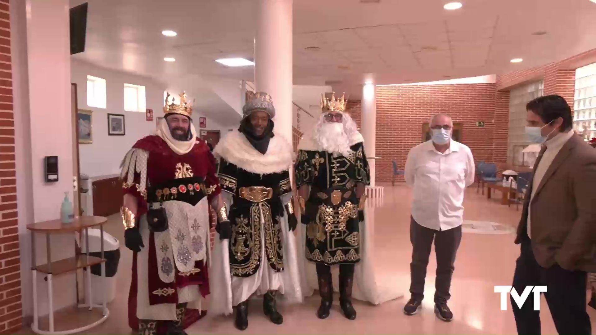 Imagen de Los Reyes Magos visitan a nuestros mayores 