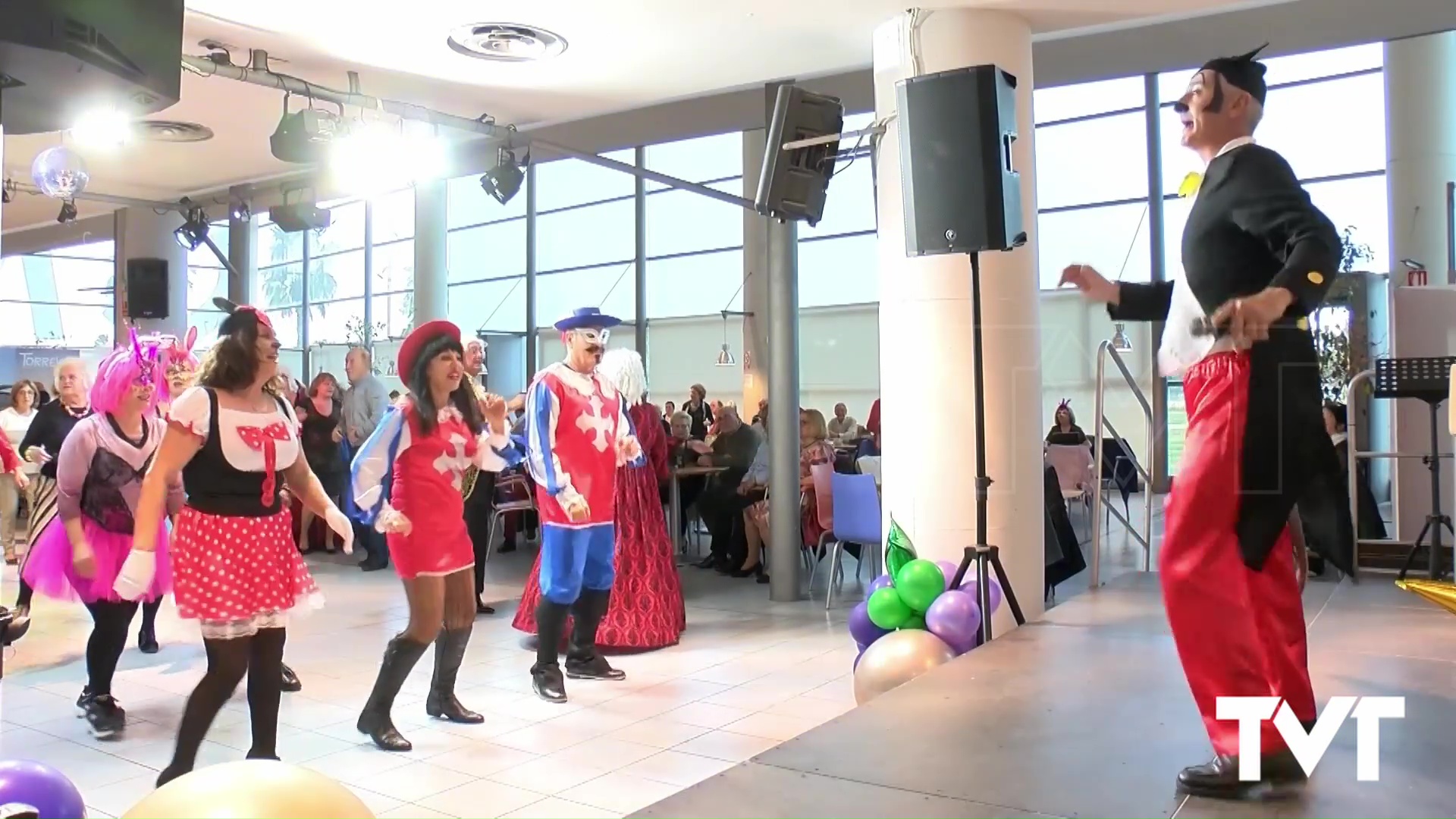 Imagen de La fiesta del Carnaval de Torrevieja recupera el Baile Carnaval de Piñata 