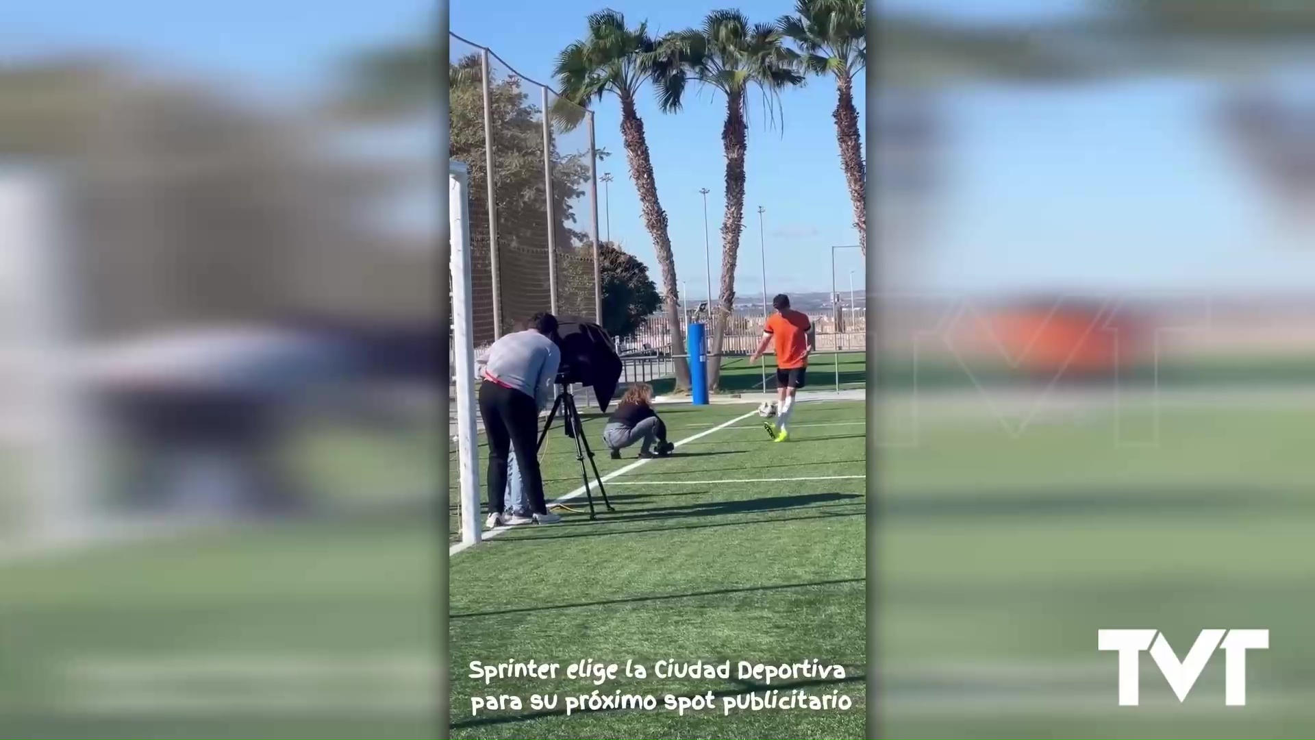 Imagen de Una cadena de ropa deportiva elige la ciudad deportiva de Torrevieja para rodar un spot publicitario 