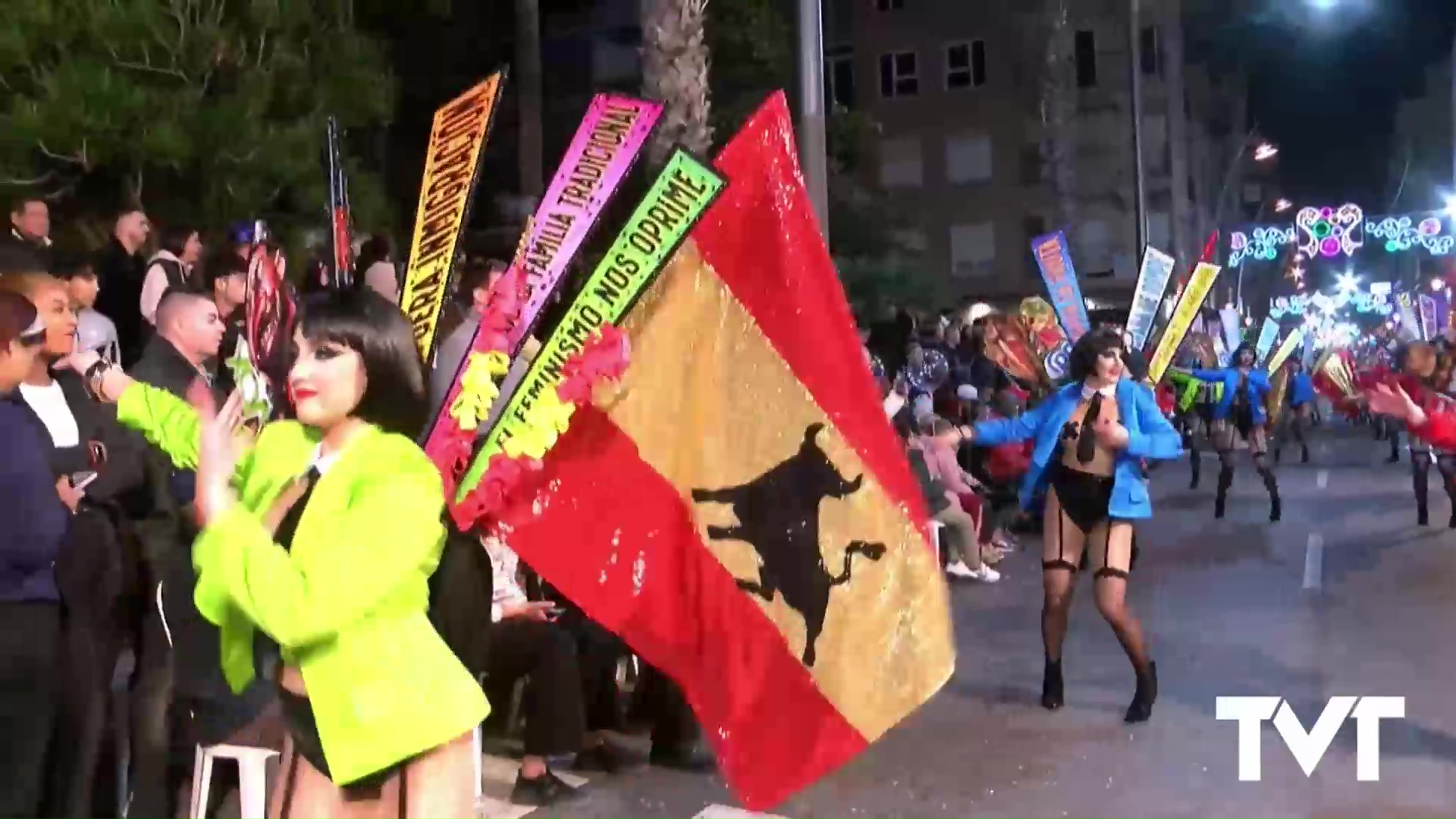 Imagen de Vox Torrevieja arremete contra el disfraz de la comparsa Osadía y condena lo que denomina «hipersexualización de menores en el desfile de carnaval». La dirección nacional lo lleva al Congreso