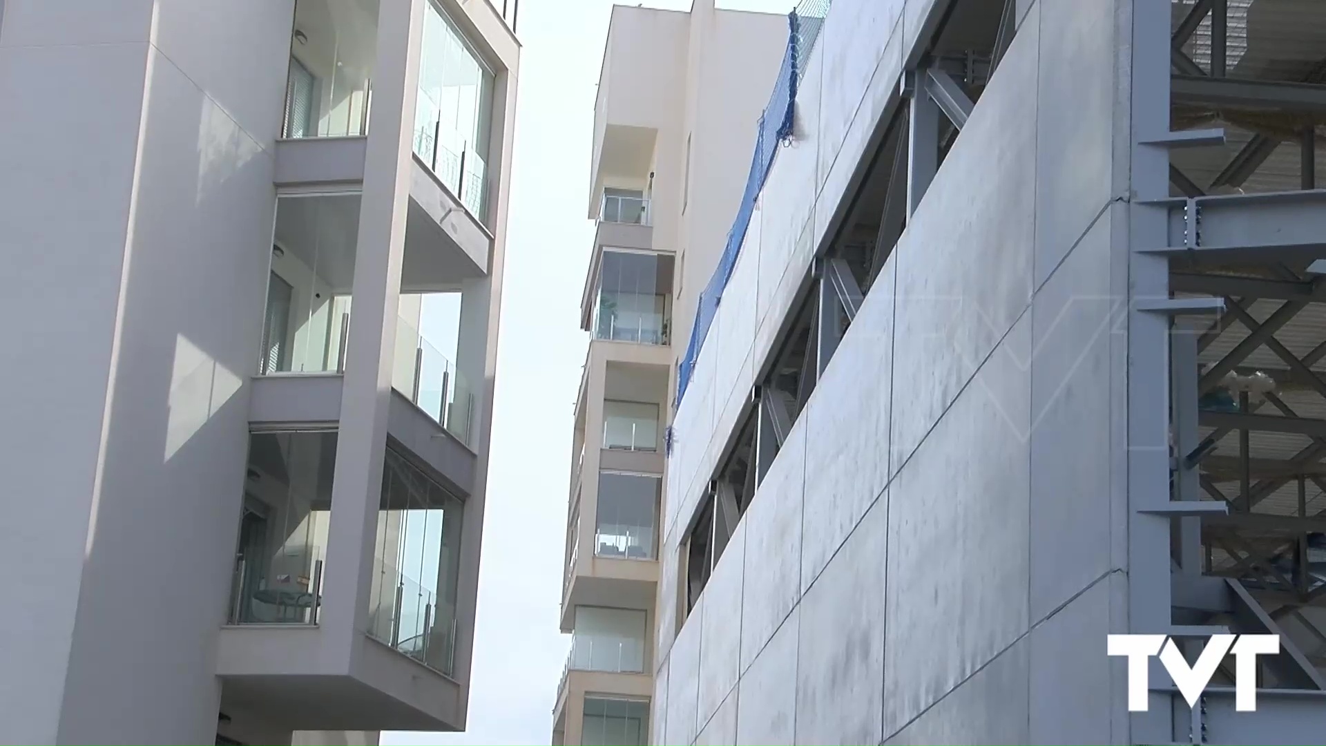 Imagen de Los vecinos del edificio más próximo al Pabellón de La Mata decidirán la decoración de la pared que se encuentra frente a sus balcones