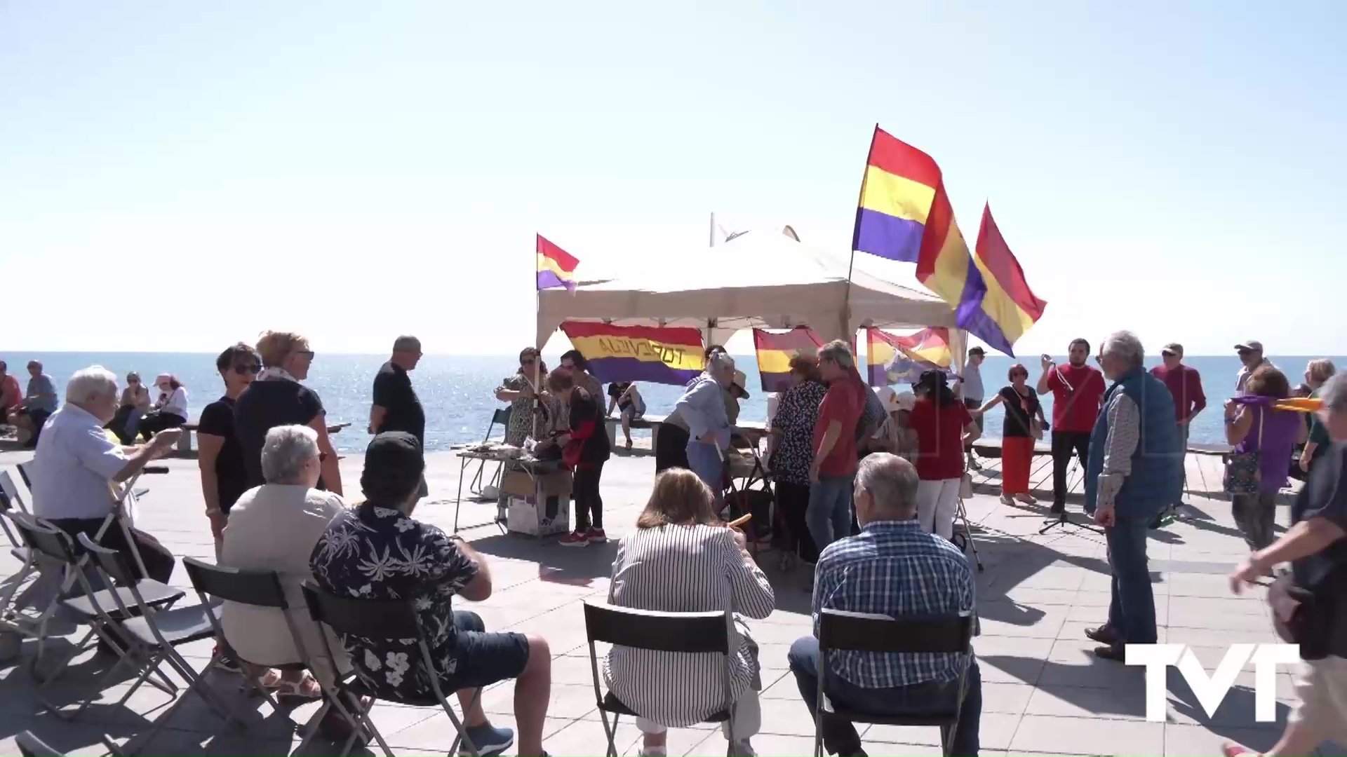 Imagen de Organizaciones republicanas conmemoran el 93 aniversario de la II República con un acto no exento de polémica 