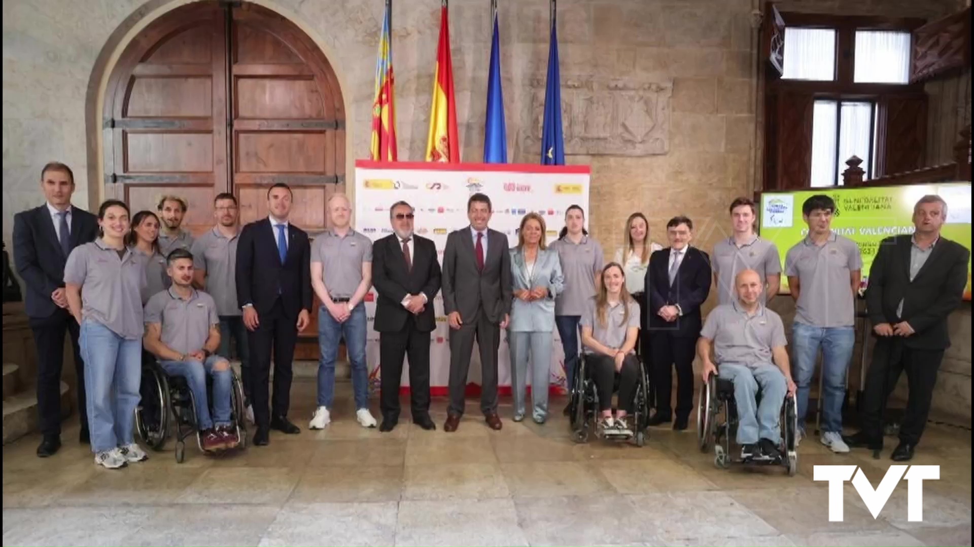 Imagen de El remero torrevejense Javier García recibido por Carlos Mazón tras su clasificación para los Paralímpicos de París 