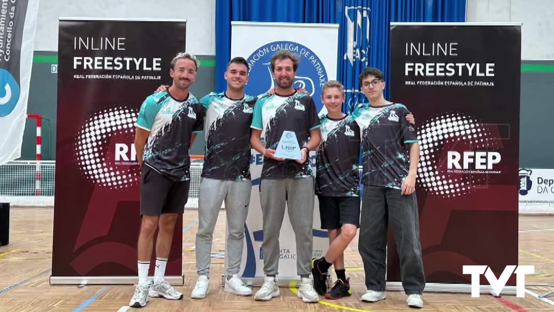 Imagen de El equipo masculino del Club de Patinaje Torrevieja consigue la medalla de oro y el ascenso a 1ª división 