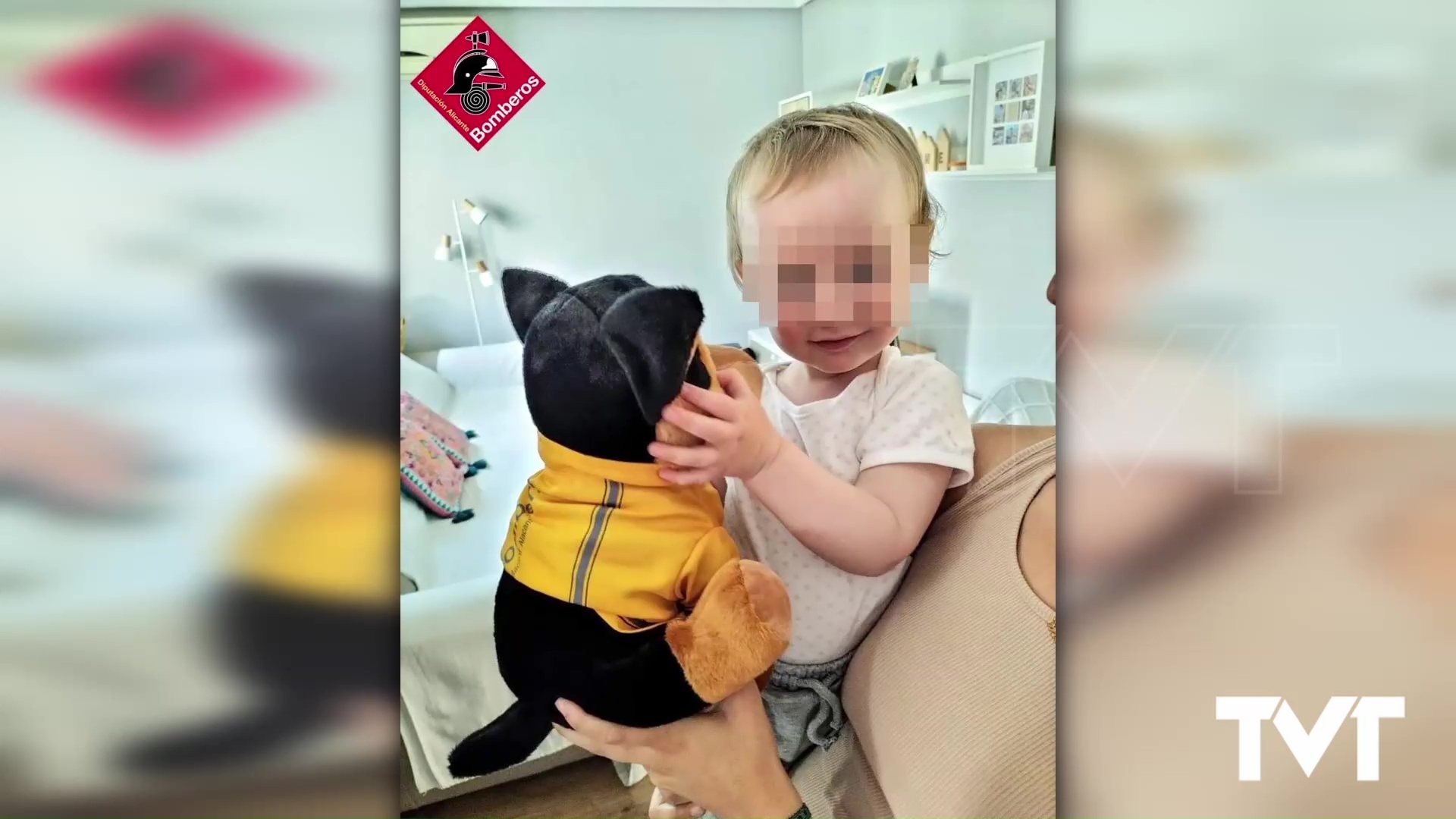 Imagen de Bomberos de Torrevieja abren una vivienda al quedar un bebé dentro 