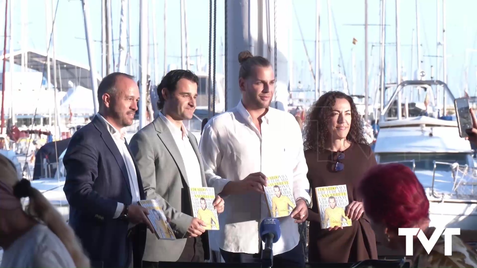 Imagen de Eduardo Navarrete abre su corazón en su nuevo libro presentado en Torrevieja entre risas y anécdotas 