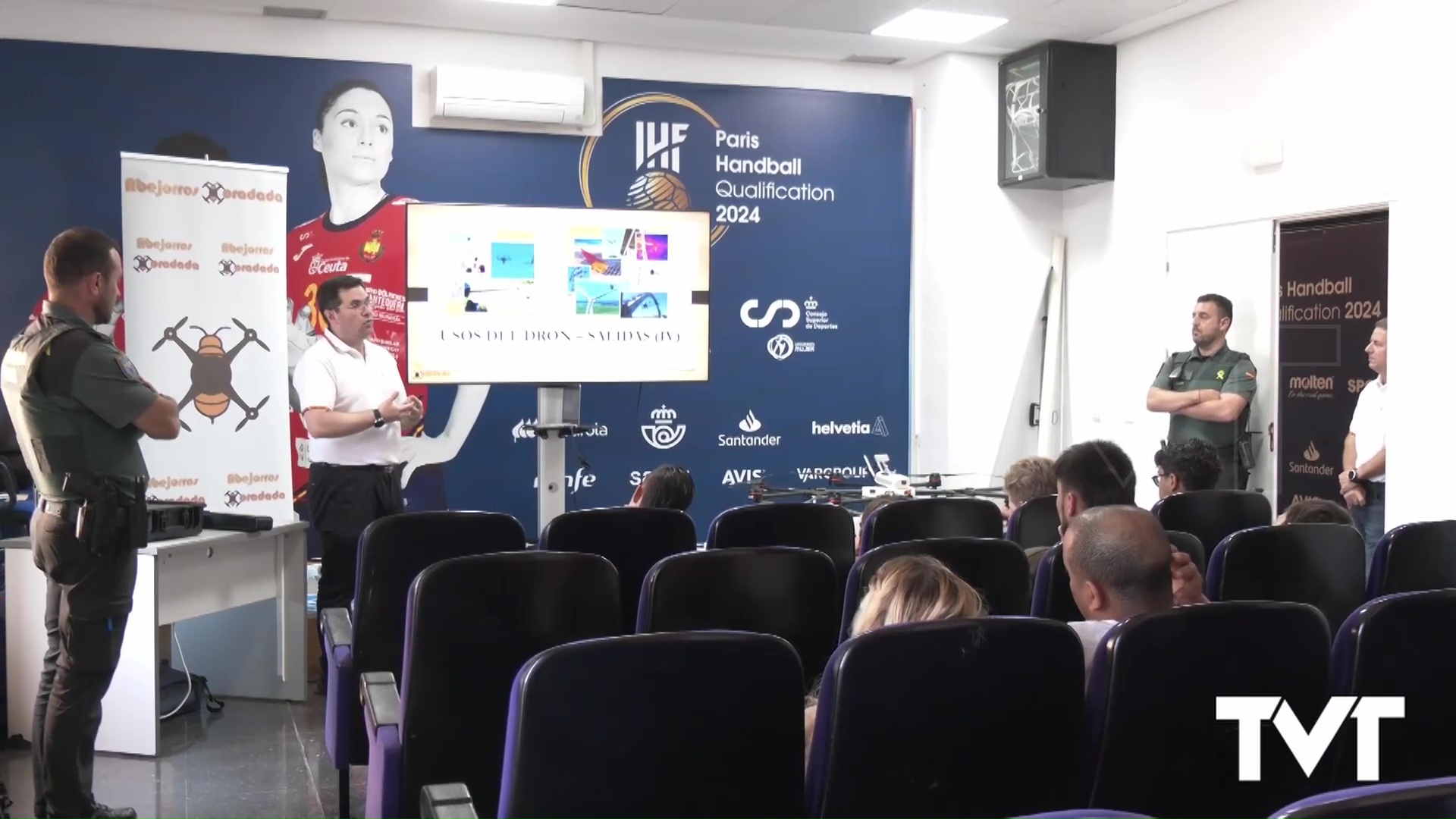 Imagen de El Palacio de los Deportes Tavi y Carmona acoge un curso de iniciación de drones