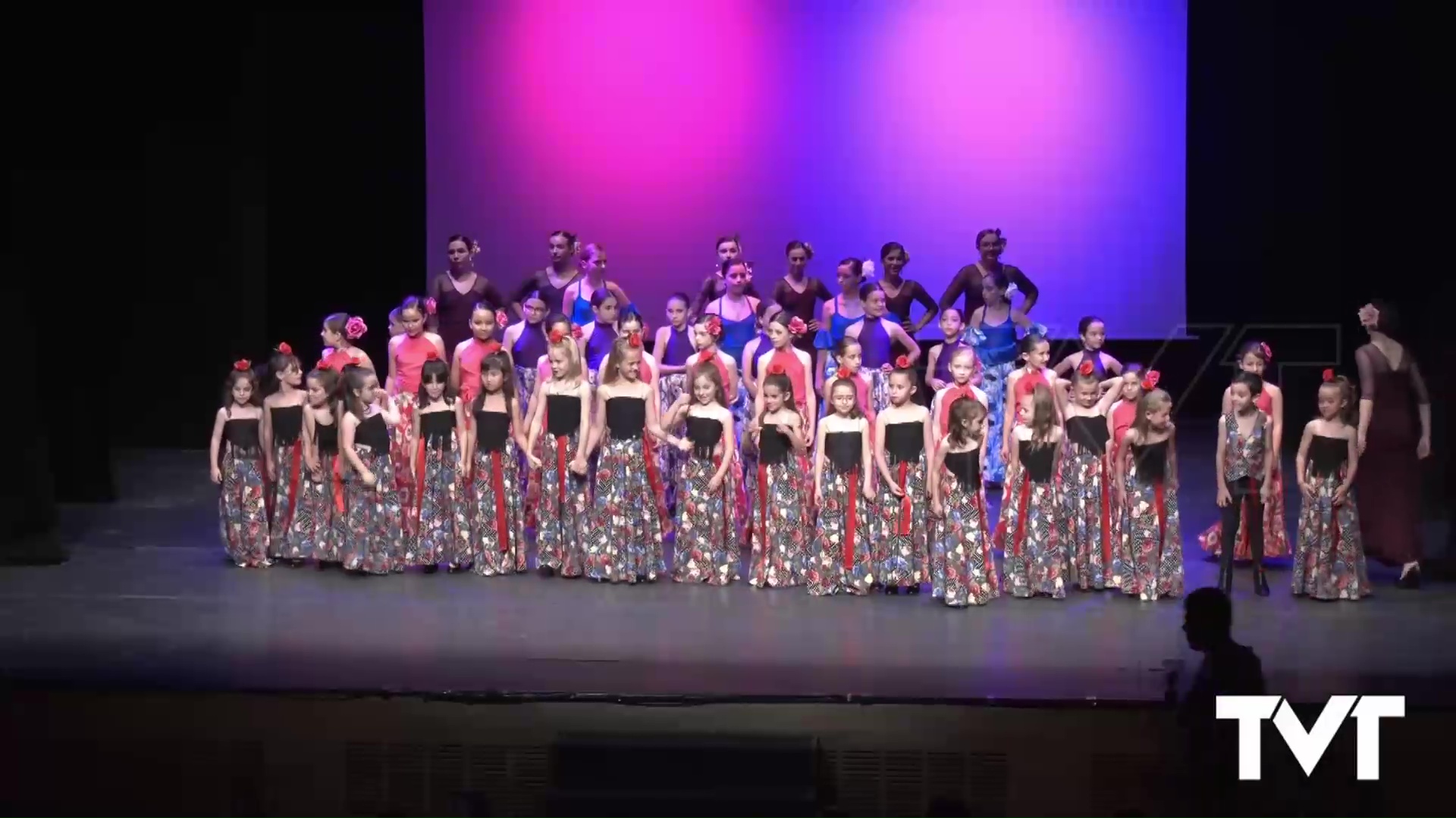 Imagen de Extraordinario trabajo de las alumnas de la Escuela Municipal de Danza en su festival de danza española 