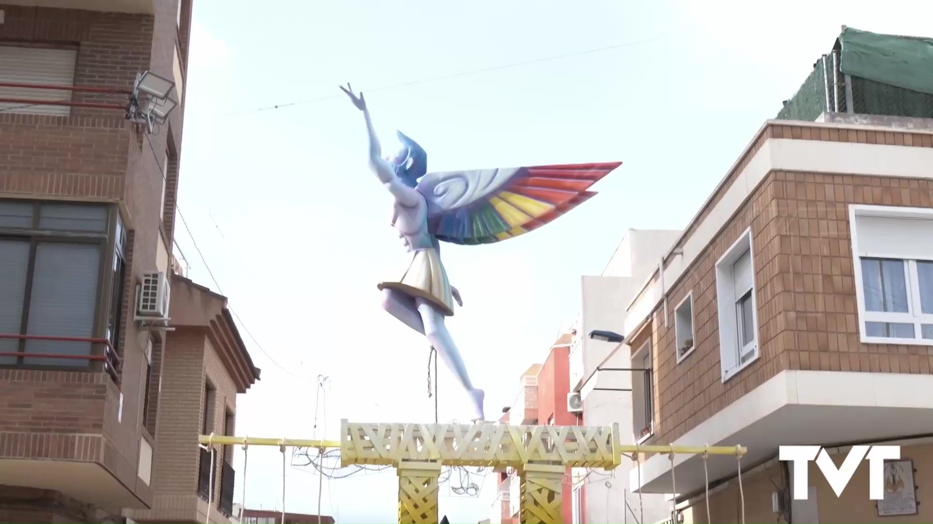 Imagen de Homofo Vox es el nuevo monumento de la Hoguera Molinos del Calvario, una simbología contra la homofobia.
