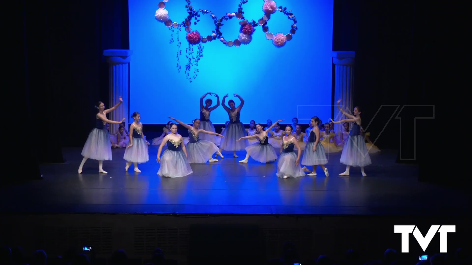 Imagen de El centro de danza de Arantxa Blanco despide el curso con TRES: tres estilos diferentes para una puesta en escena brillante 