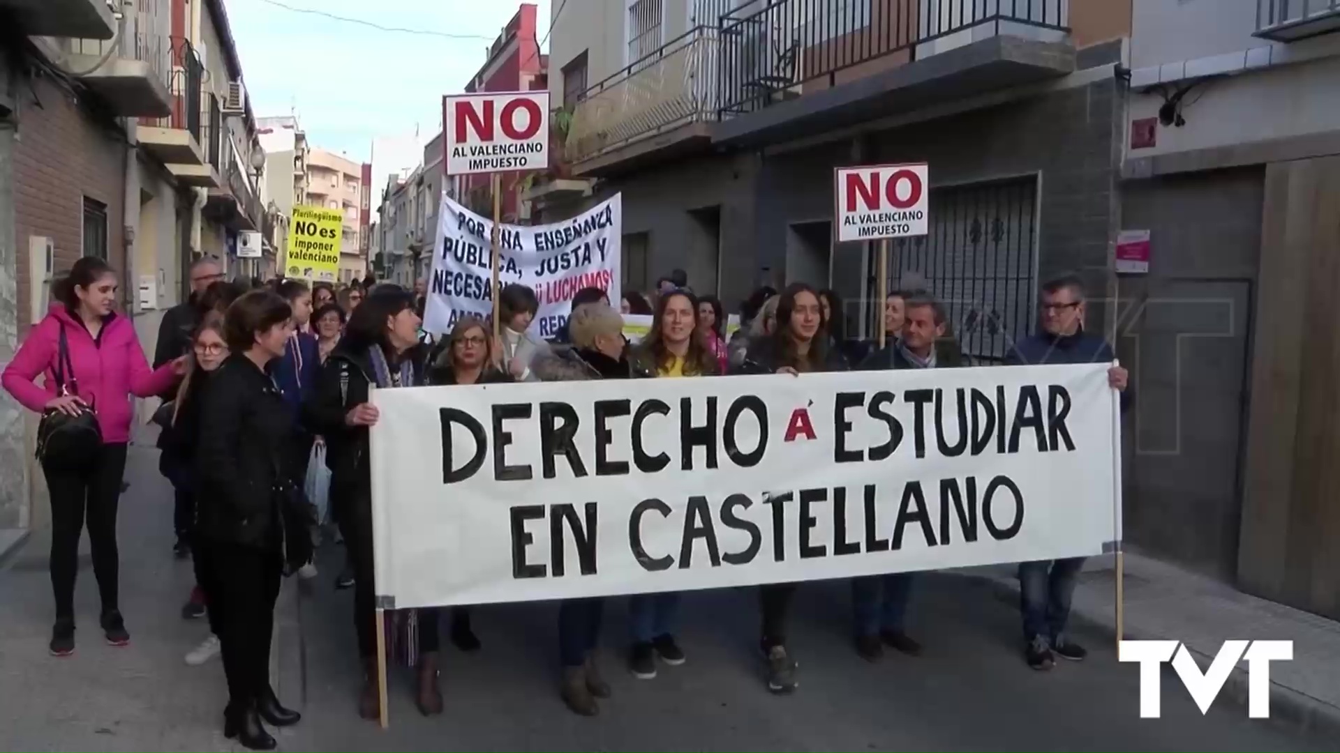 Imagen de 107 centros en la provincia de Alicante volverán a la línea del castellano. Todos los IES de Torrevieja y algunos centros de primaria 