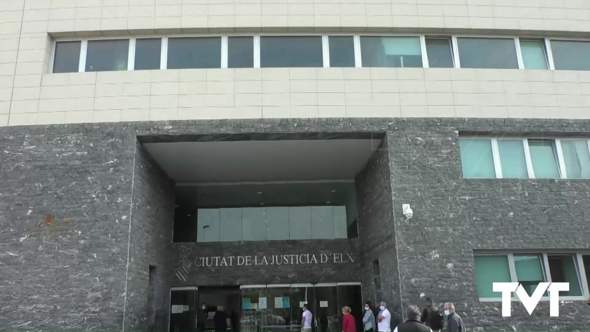 Imagen de Juzgan a una mujer por presuntamente intentar matar a su compañero sentimental durante una discusión en Torrevieja 