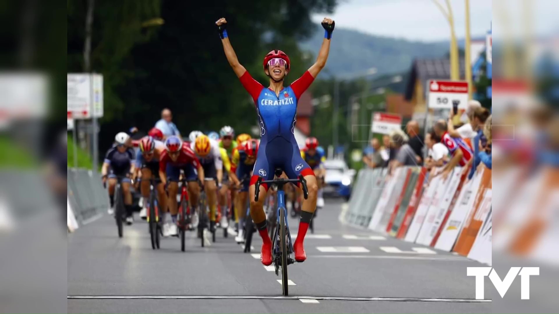 Imagen de La ciclista torrevejense Sandra Alonso gana la etapa final del Tour de Turingia alemán