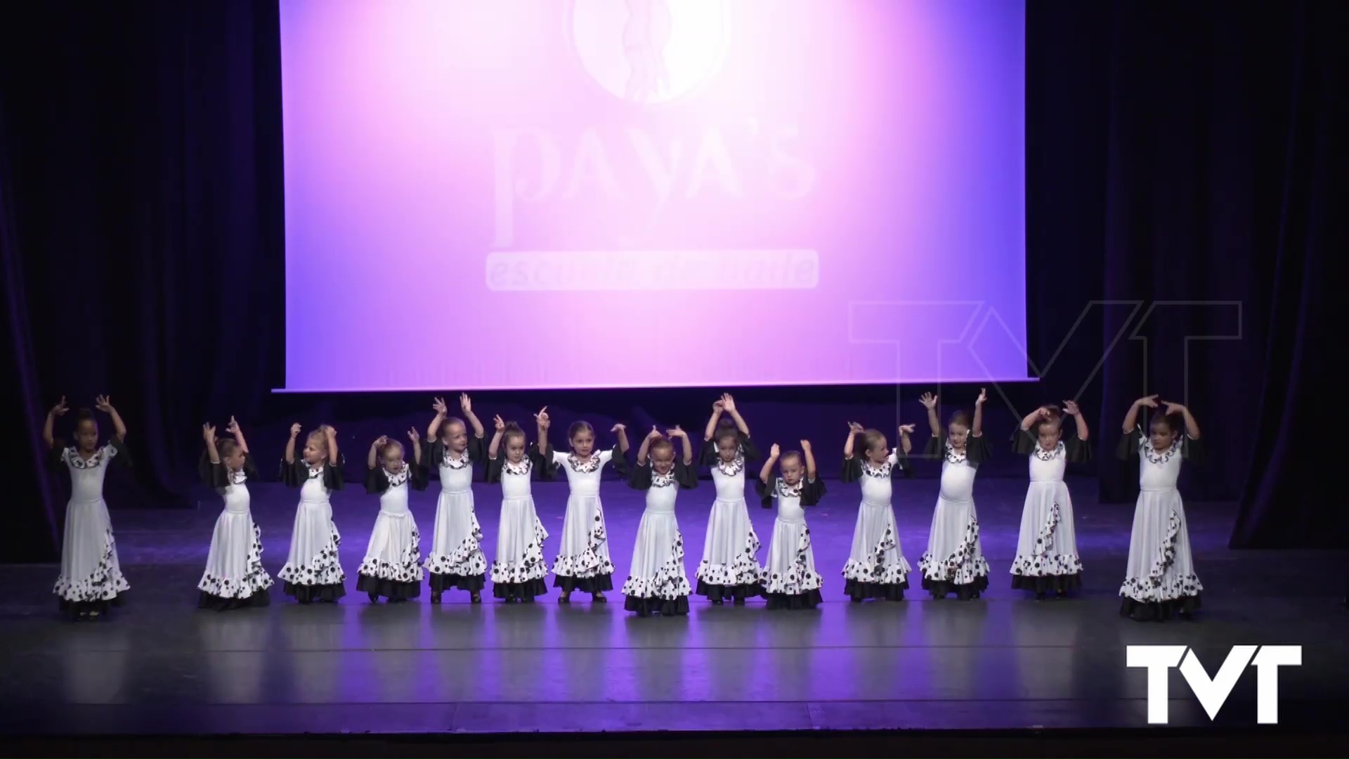 Imagen de La escuela de baile Payas sorprende con un vibrante fin de curso 