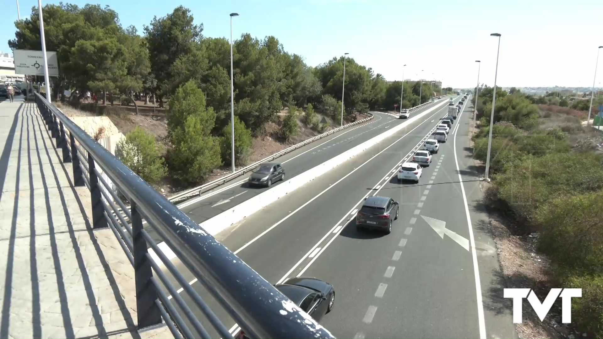 Imagen de La agonía de pasar la N 332 a su paso por Torrevieja se triplica en verano...una vez más 