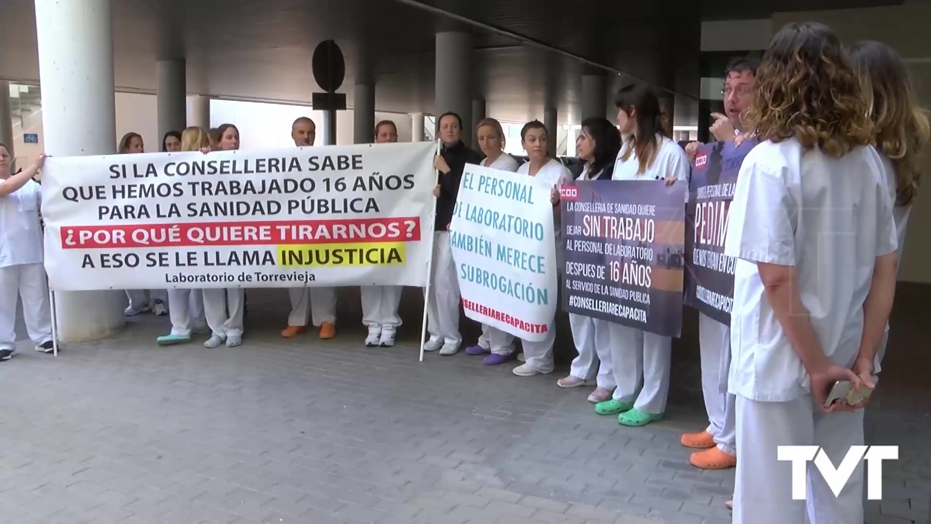 Imagen de El 22 de julio los 30 trabajadores del departamento de Laboratorio del Hospital de Torrevieja se van a la calle tras 18 años prestando su servicio