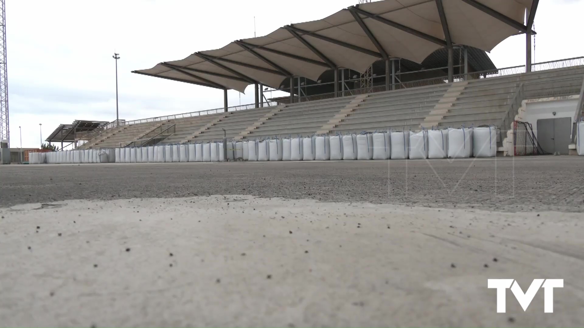 Imagen de El proyecto de cambio de césped artificial del Nelson Mandela requiere de la redacción de un modificado para arreglar desperfectos encontrados no previstos inicialmente 
