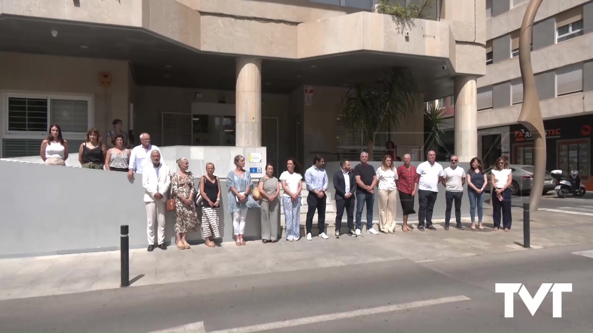 Imagen de Torrevieja guarda un minuto de silencio para condenar el asesinato machista de una mujer en Villena 