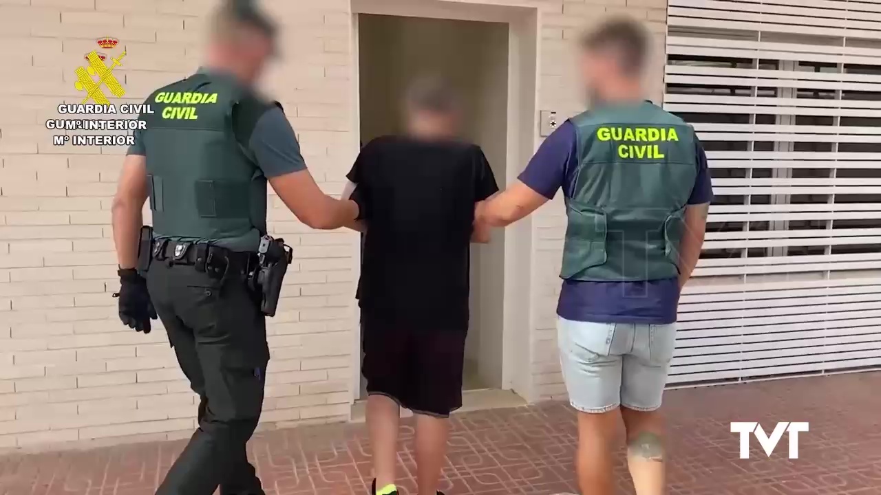 Imagen de Dos detenidos y una investigada por presuntamente estafar a una anciana más de 80.000 euros en Torrevieja