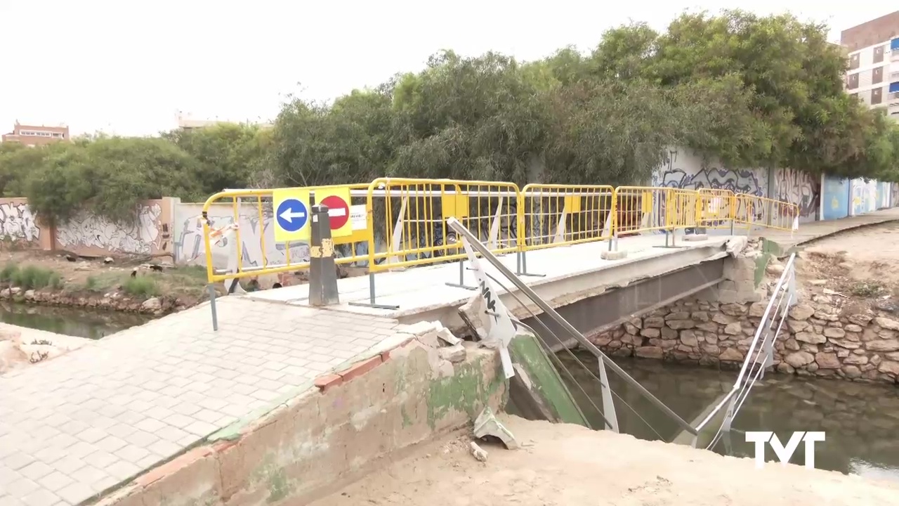 Imagen de Tras más de 5 meses esperando respuesta de Costas el ayuntamiento repara el Canal del Acequión