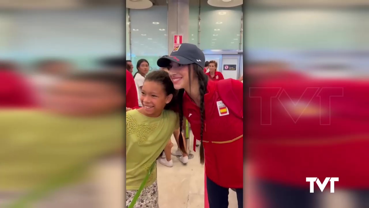 Imagen de El Team español de Gimnasía rítmica es recibido con numerosas muestras de cariño tras su regreso de los JJOO