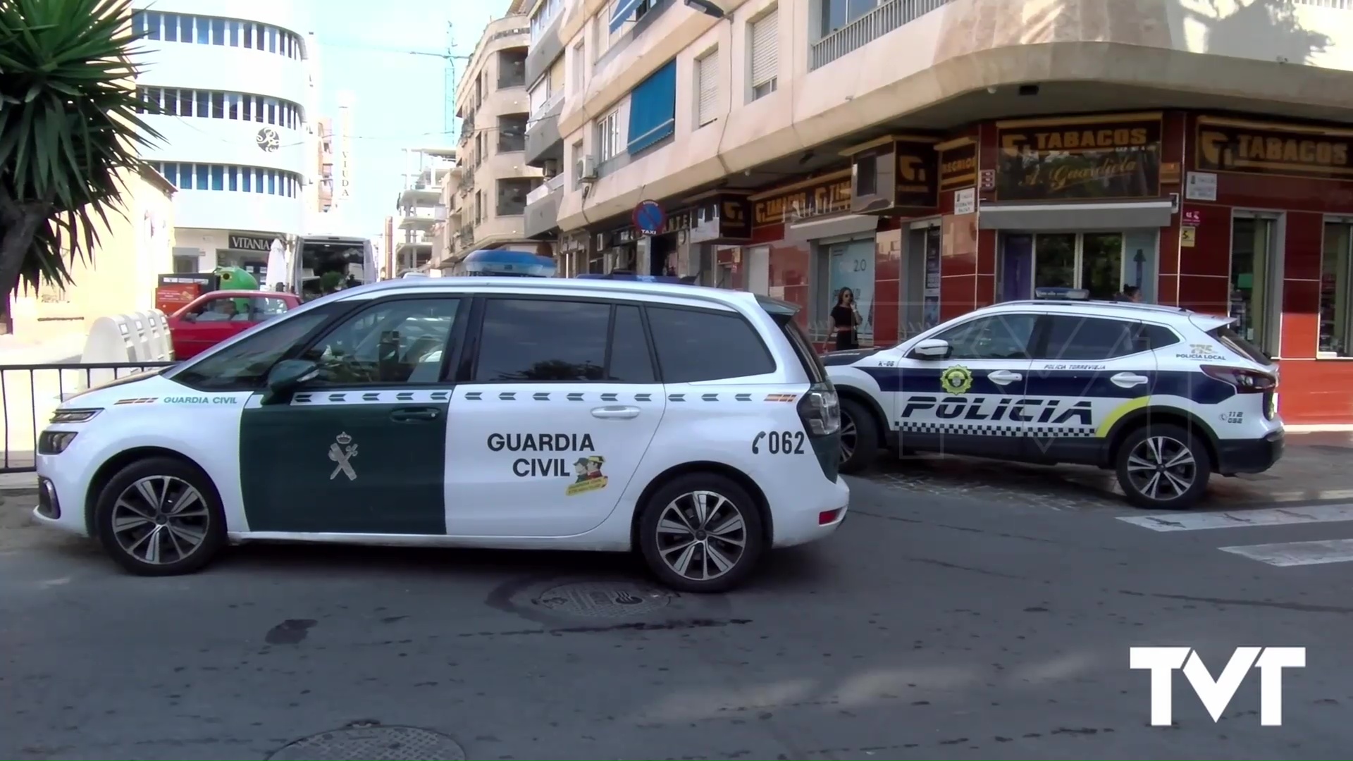 Imagen de Guardia Civil y Policía Local intervienen en una discusión familiar en un edificio del centro de Torrevieja
