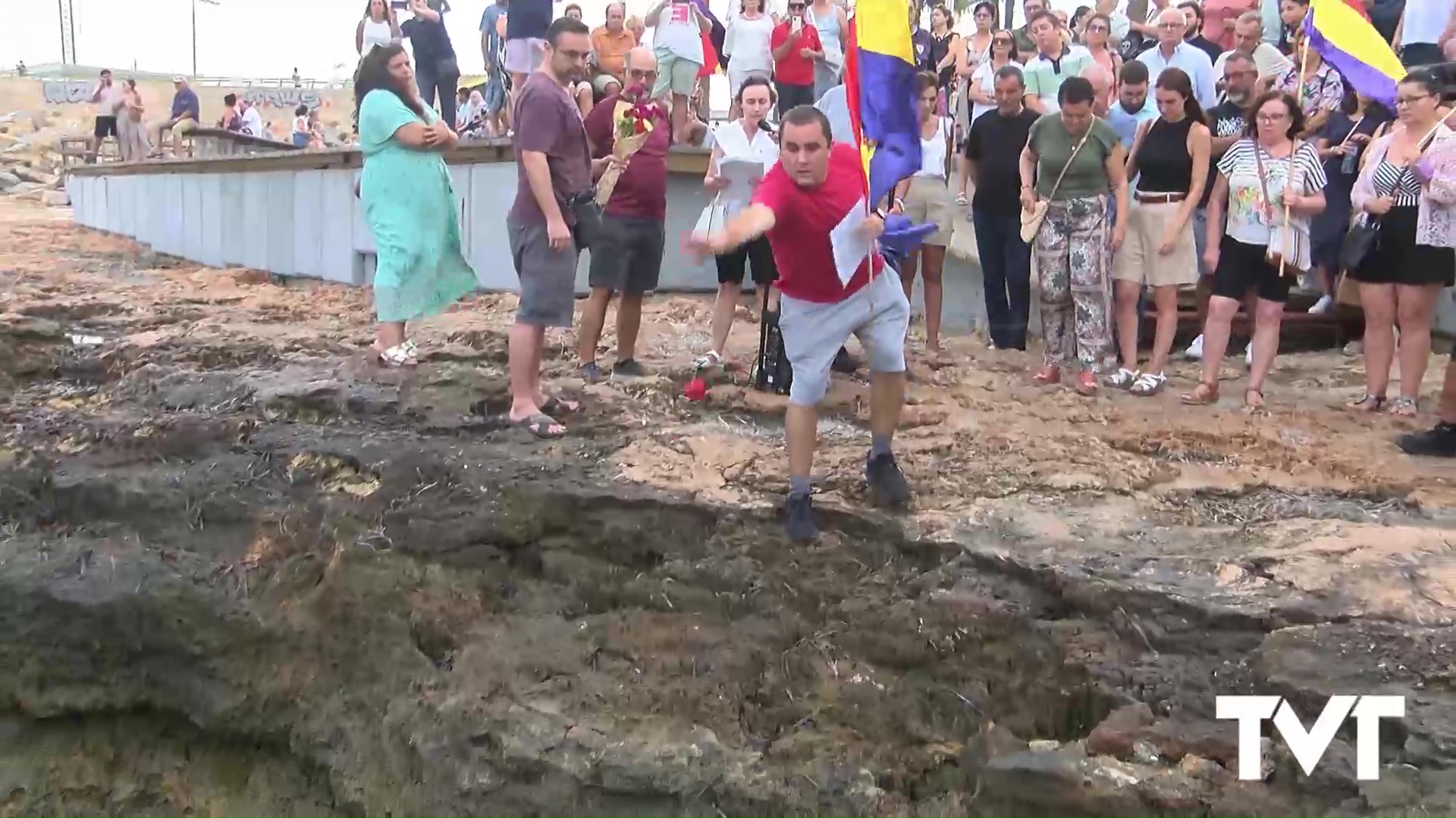 Imagen de Torrevieja conmemora el 86 aniversario del bombardeo que acabó con la vida de 19 personas