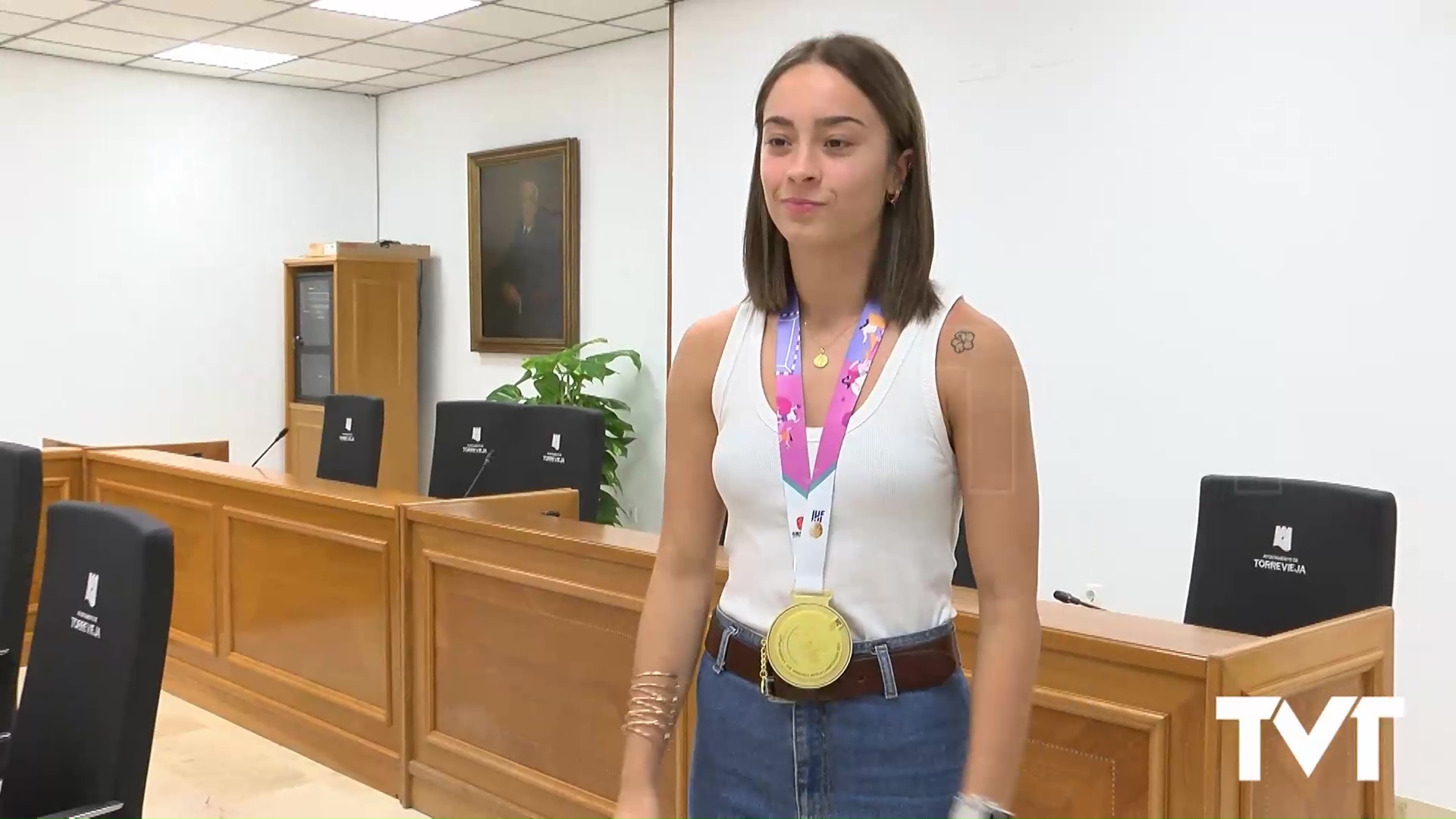 Imagen de Torrevieja recibe a Udane Bernabé tras ganar el Mundial de China con la Selección Española Juvenil de Balonmano