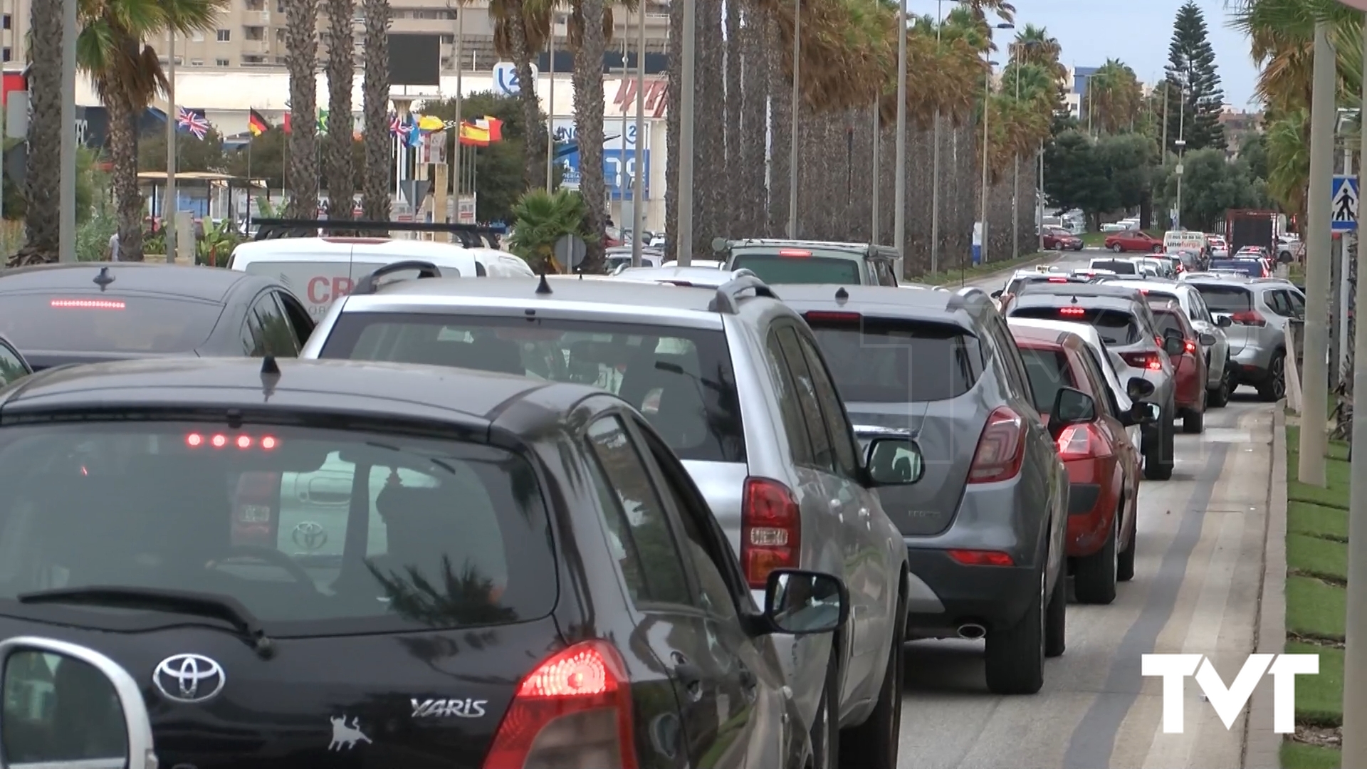 Imagen de El tráfico, fiel a su cita cada viernes de mercadillo