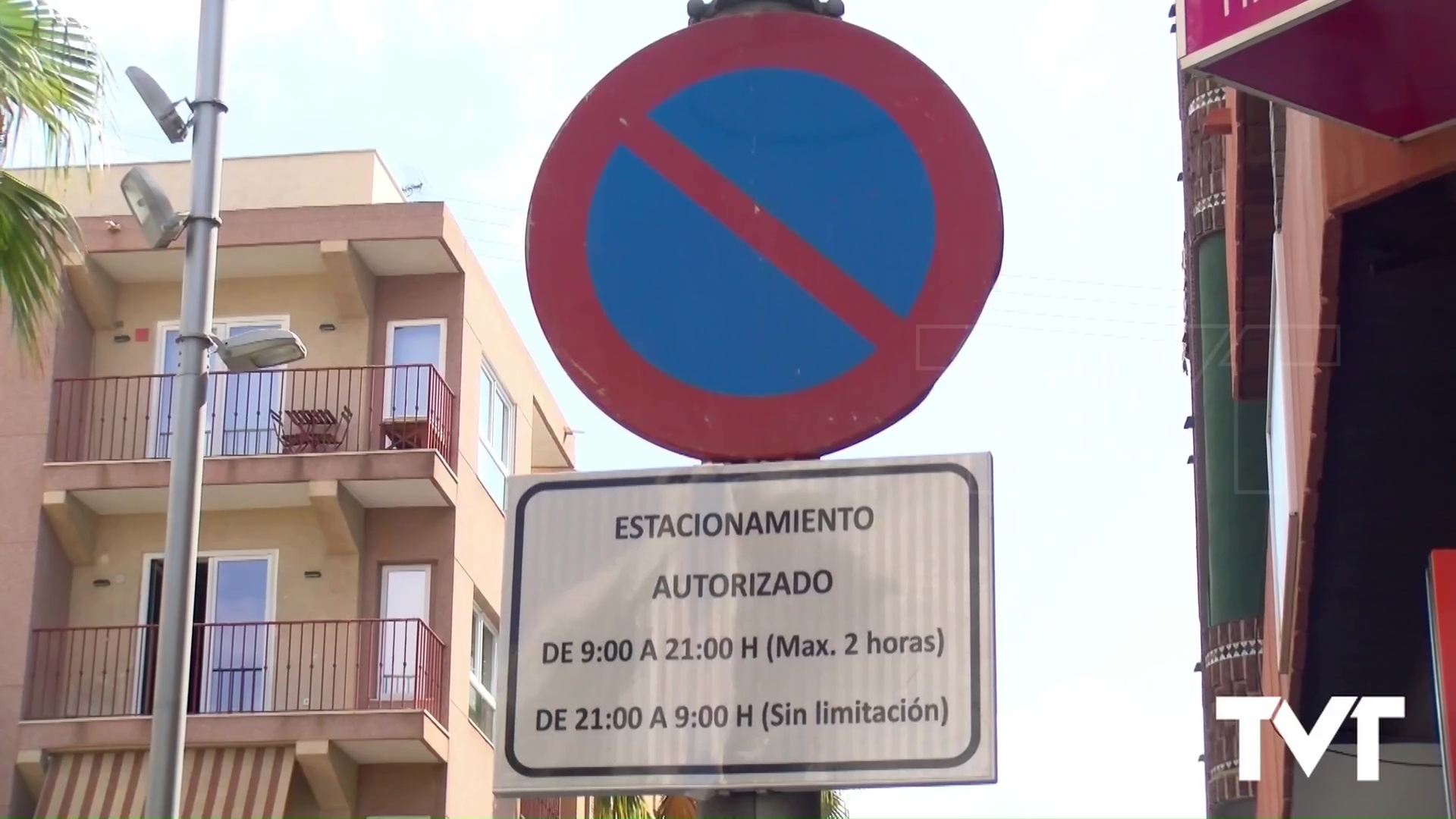 Imagen de La calle Ramón Gallud retoma su horario habitual de estacionamiento permitido de 9h a 21h, máximo dos horas