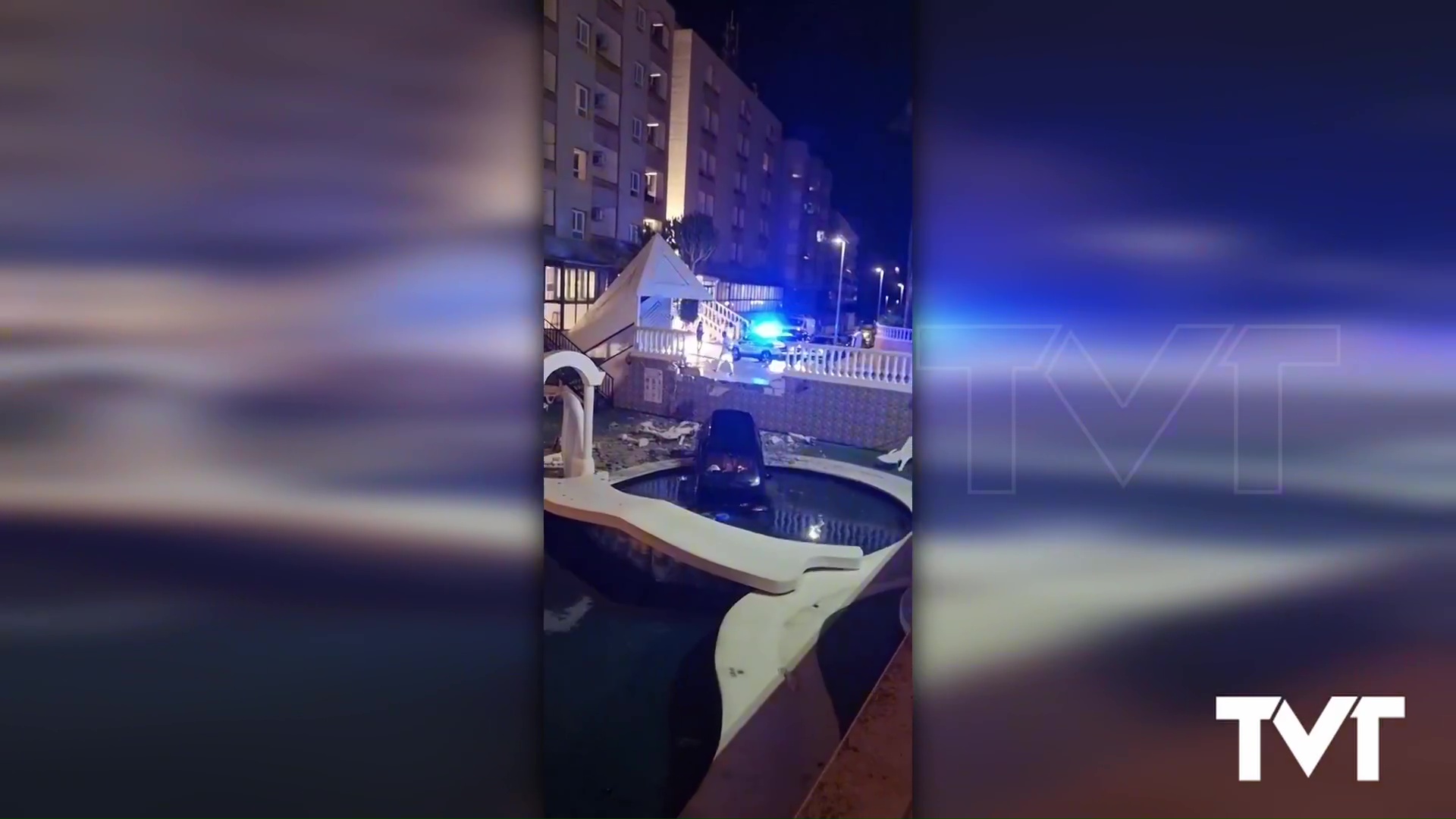 Imagen de Un joven de 19 años, positivo en alcoholemia, acaba sumergido con el vehículo en la piscina de un hotel 