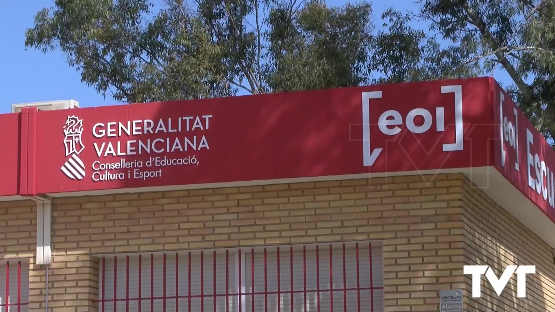 Imagen de La consellería asegura que incrementa profesores y plazas en cursos de español para extranjeros. En el caso de Torrevieja el recorte que se llevó a cabo de profesorado y plazas es mucho mayor que el incremento propuesto ahora 