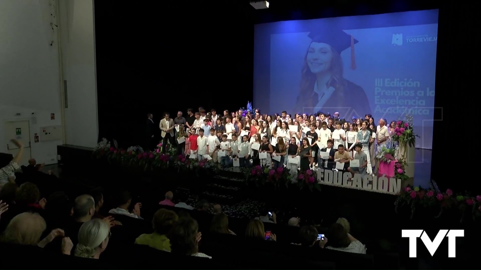 Imagen de El ayuntamiento reconoce a 103 jóvenes de Torrevieja su esfuerzo y superación con los premios de excelencia académica 