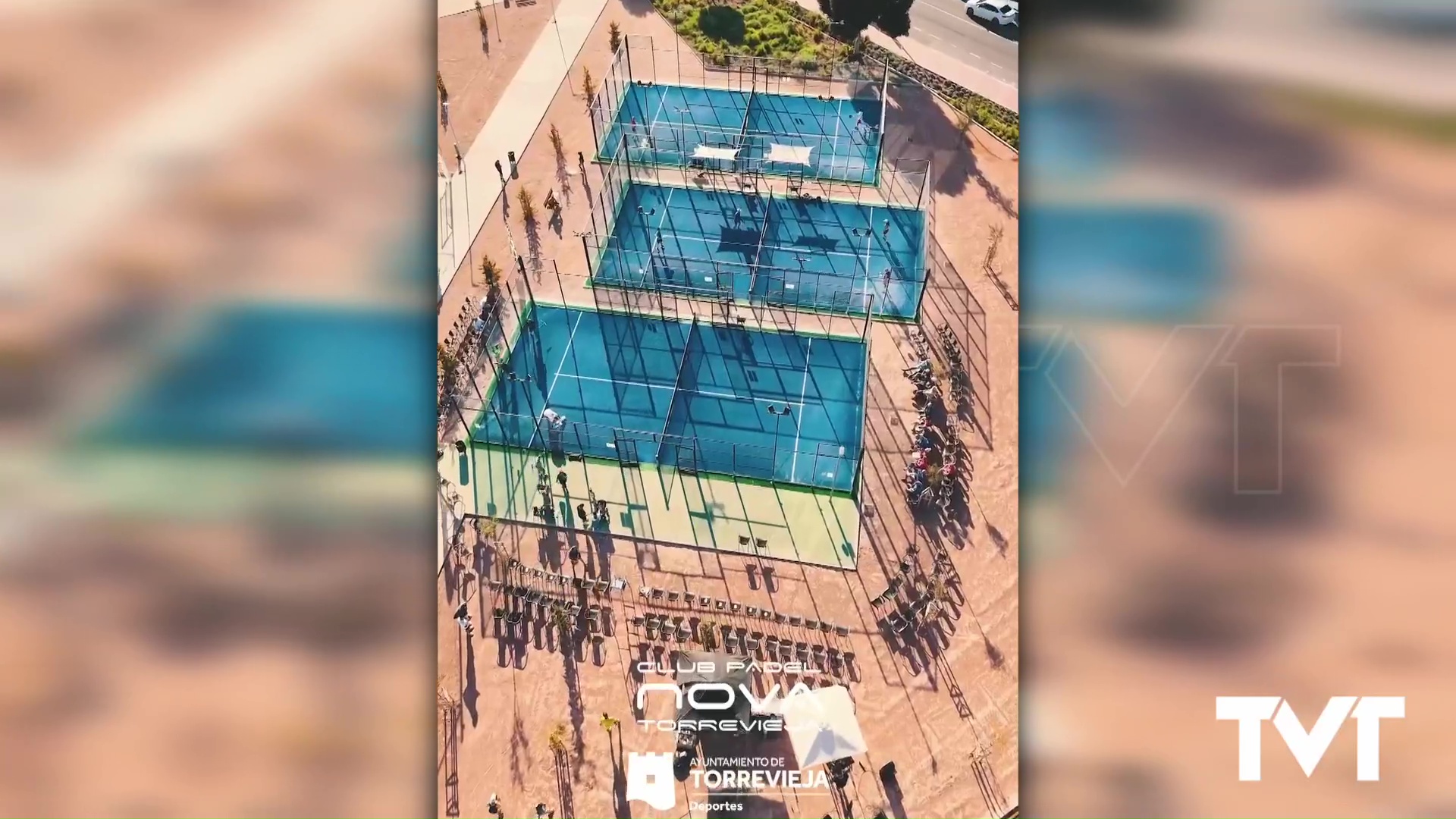 Imagen de Jugadores profesionales juegan un partido de exhibición y alto nivel en las nuevas pistas de padel de La Siesta 