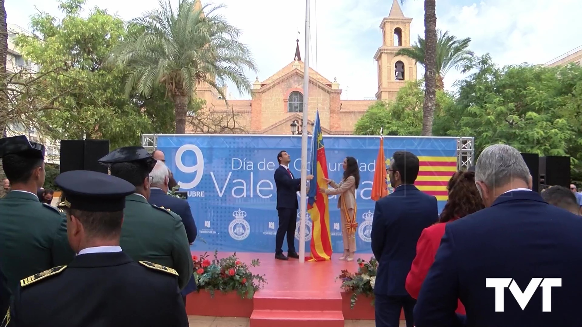 Imagen de Torrevieja se suma a la celebración del Día de la Comunidad Valenciana con el izado de bandera