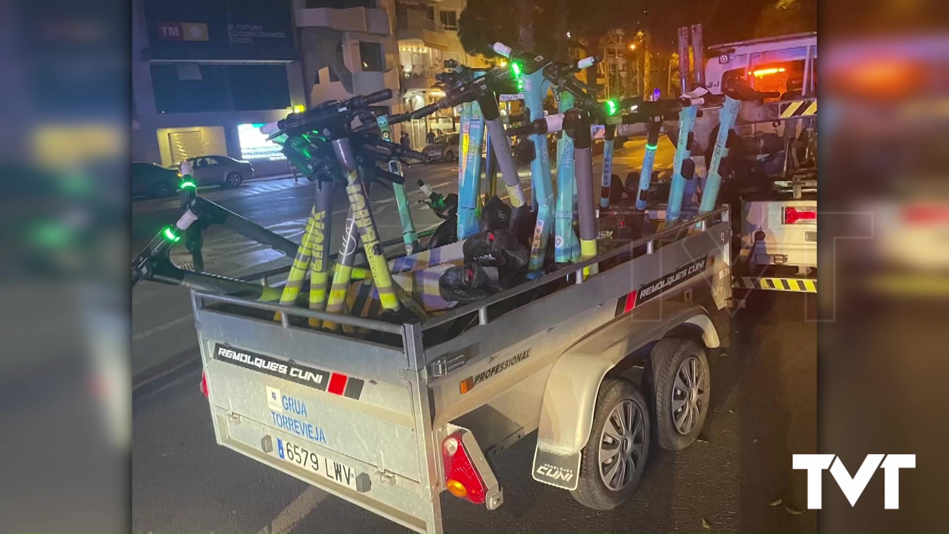 Imagen de Policía local retira en unas horas 26 patinetes eléctricos de empresas de alquiler mal estacionados 
