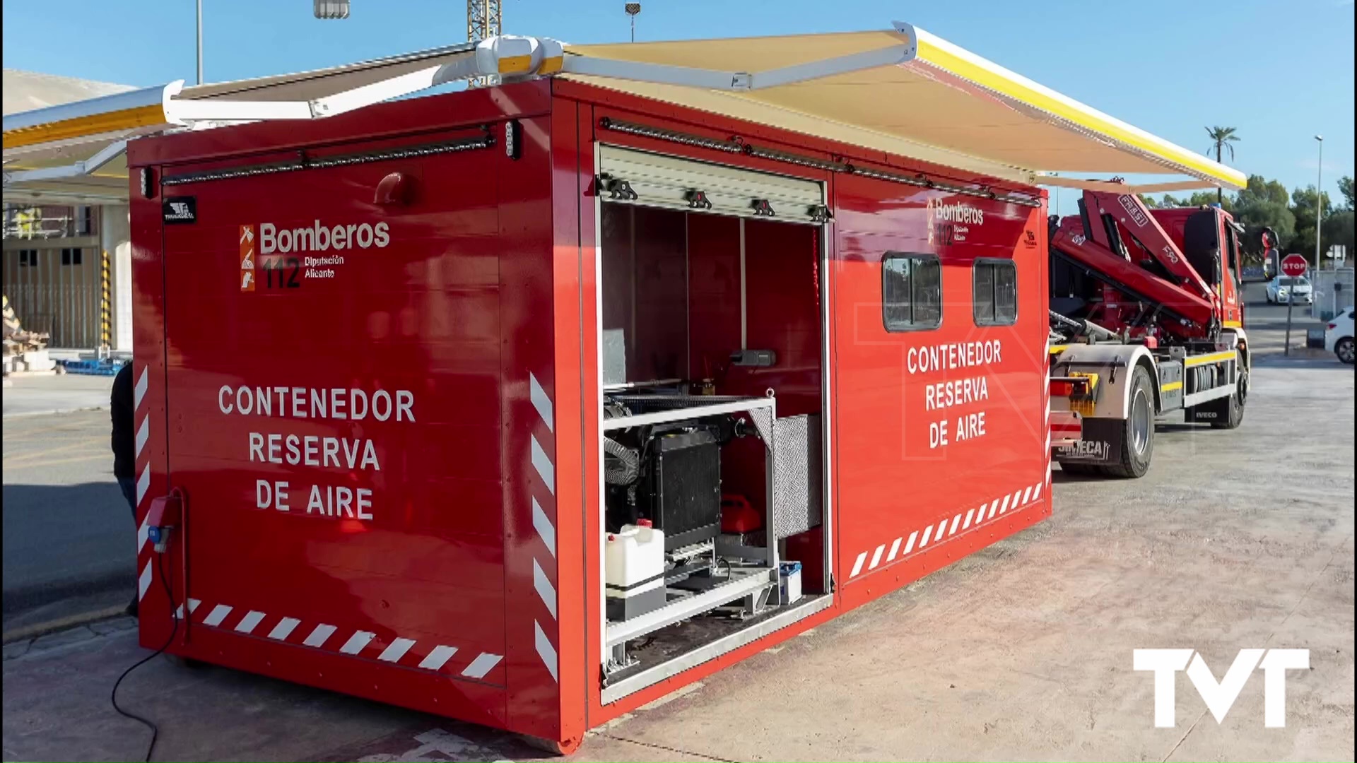 Imagen de Los bomberos de la Diputación refuerzan los parques de Orihuela y Torrevieja con dos nuevas autobombas 