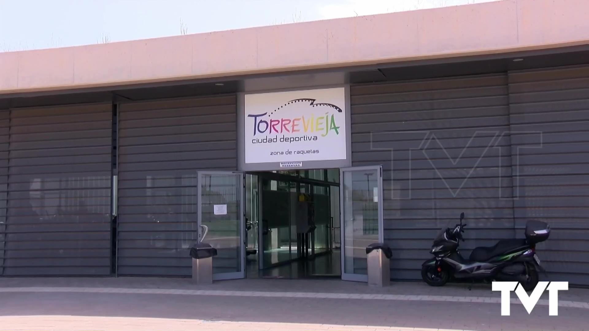 Imagen de El 18 de octubre se aprueba el proyecto y posterior licitación de las obras de reparación de pistas de pádel y frontenis y ejecución de nueva cafetería 