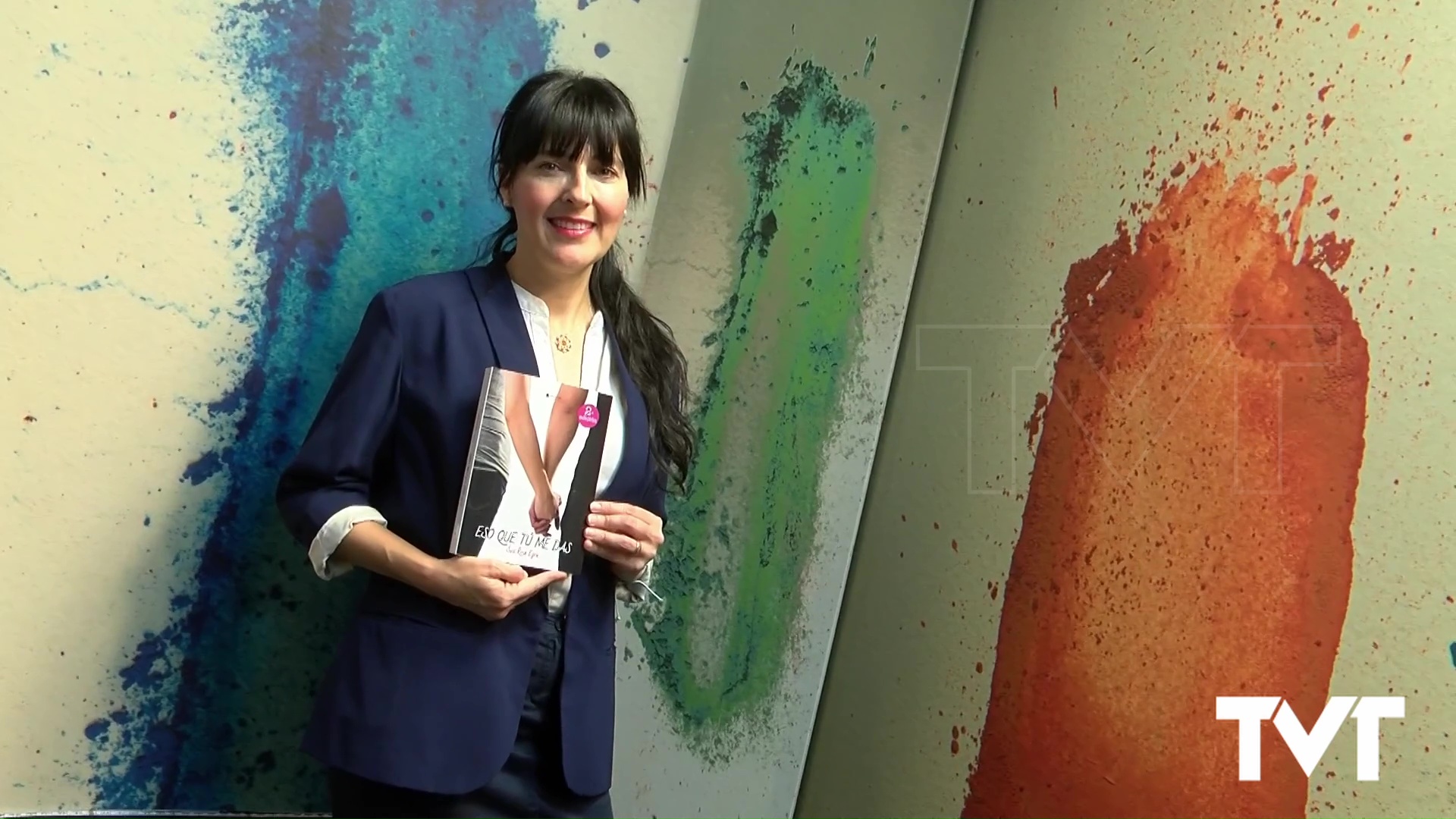 Imagen de La escritora novel Susi Rosa Egea, que presentó en TVT su primera novela, entre las cinco finalistas del Premio Planeta