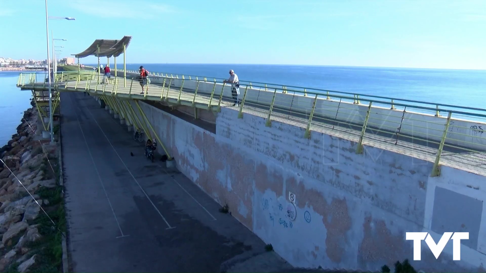 Imagen de Comienzan, por fin, las obras de reparación del Dique de Levante con un plazo de ejecución de 9 meses y una inversión de 6,5 millones de euros 