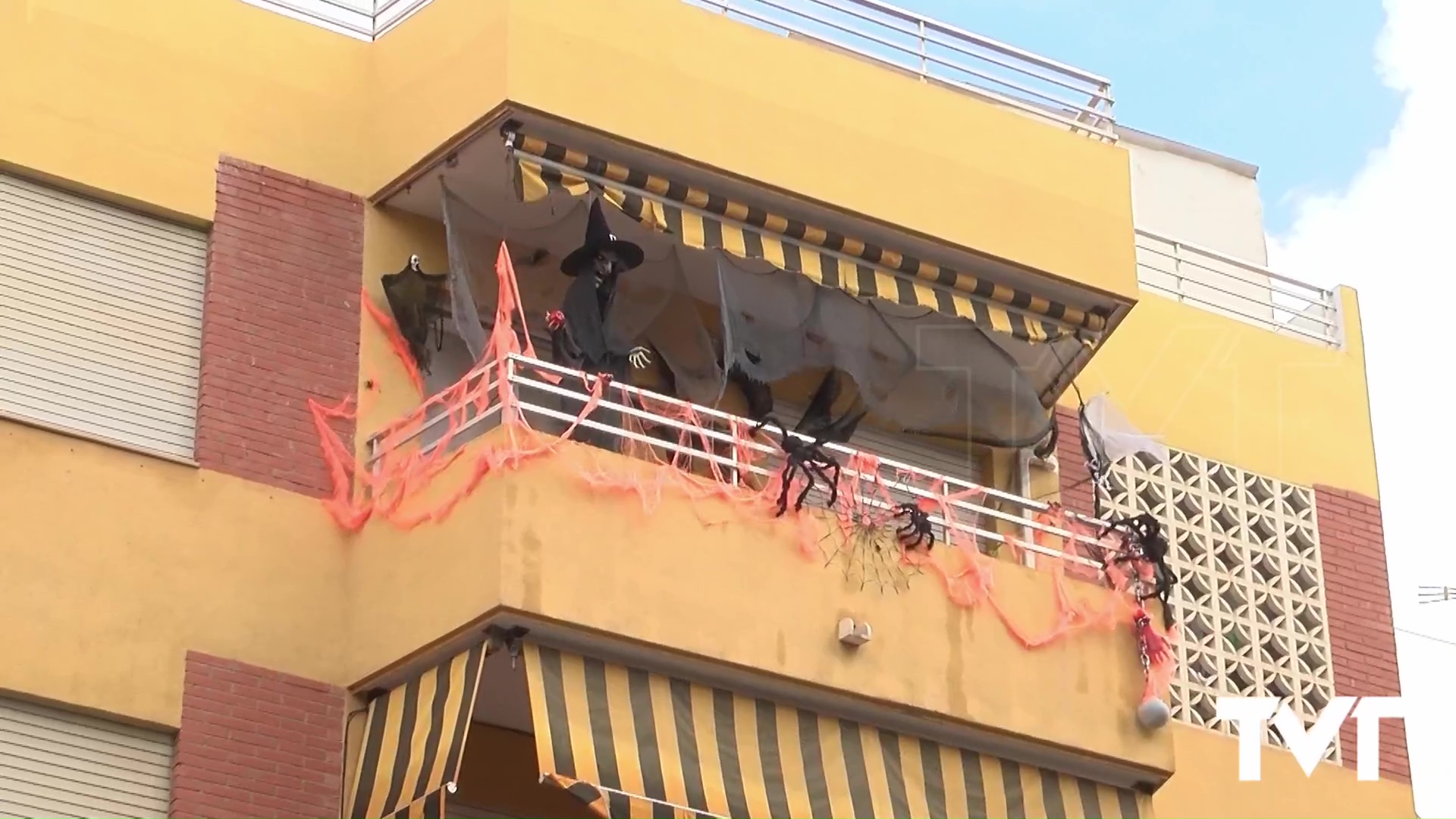 Imagen de Comercios y viviendas se suman a la fiesta de Halloween con caracterizaciones únicas 