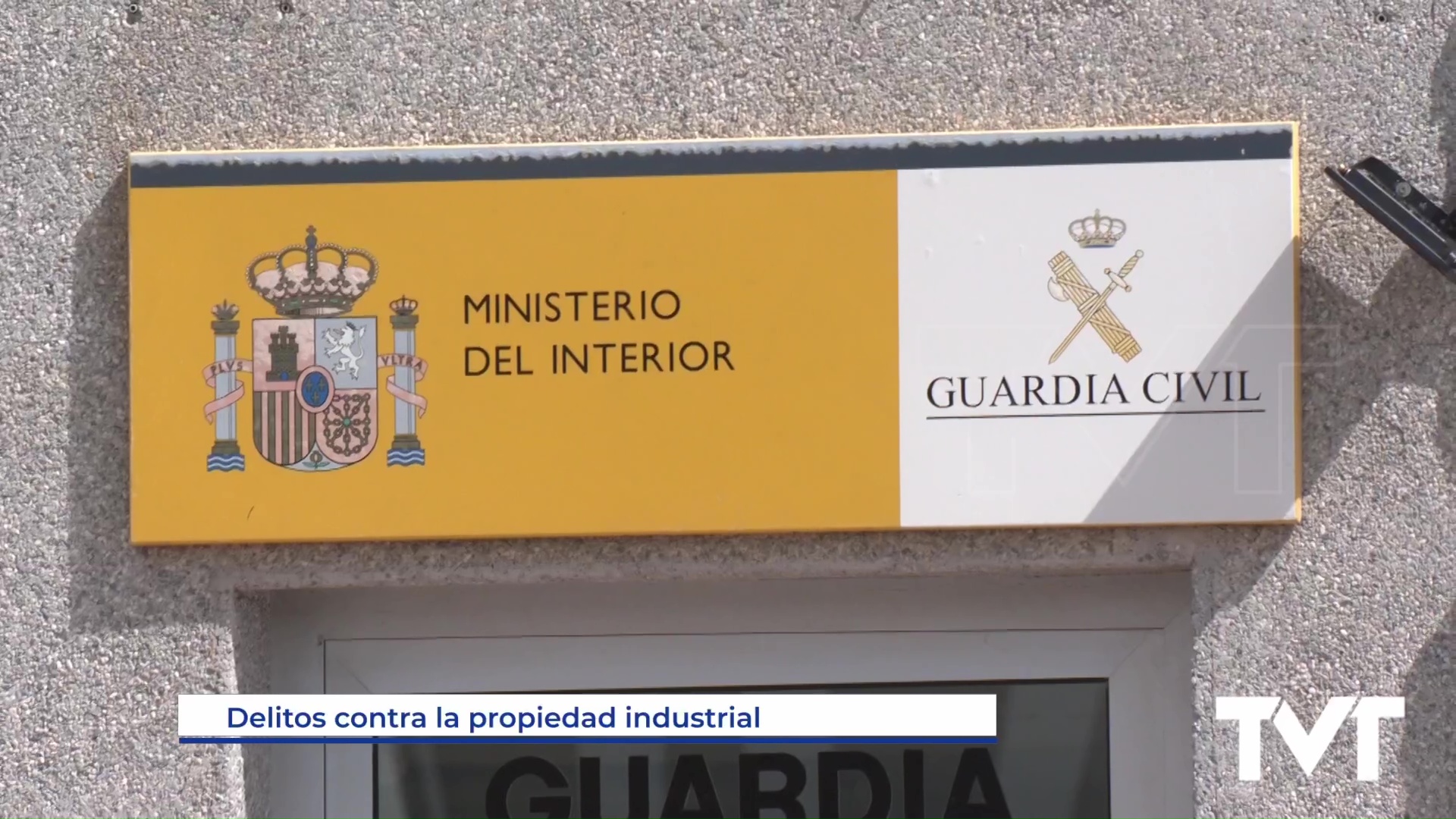 Imagen de La Guardia Civil interviene 350 productos falsificados en Torrevieja durante el verano