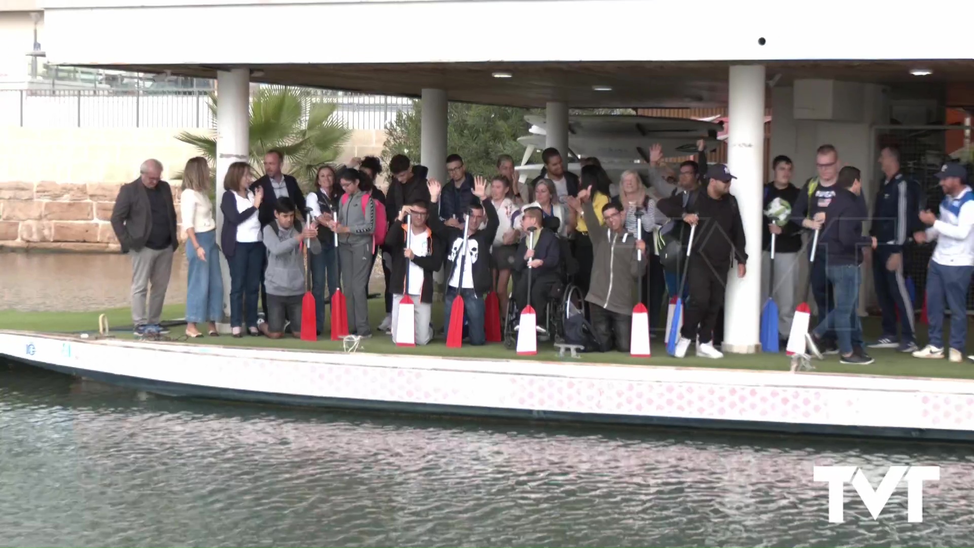 Imagen de Comienza el curso de Dragon Boat para usuarios de ALPE, APANEE-CADA y el Centro Oriol